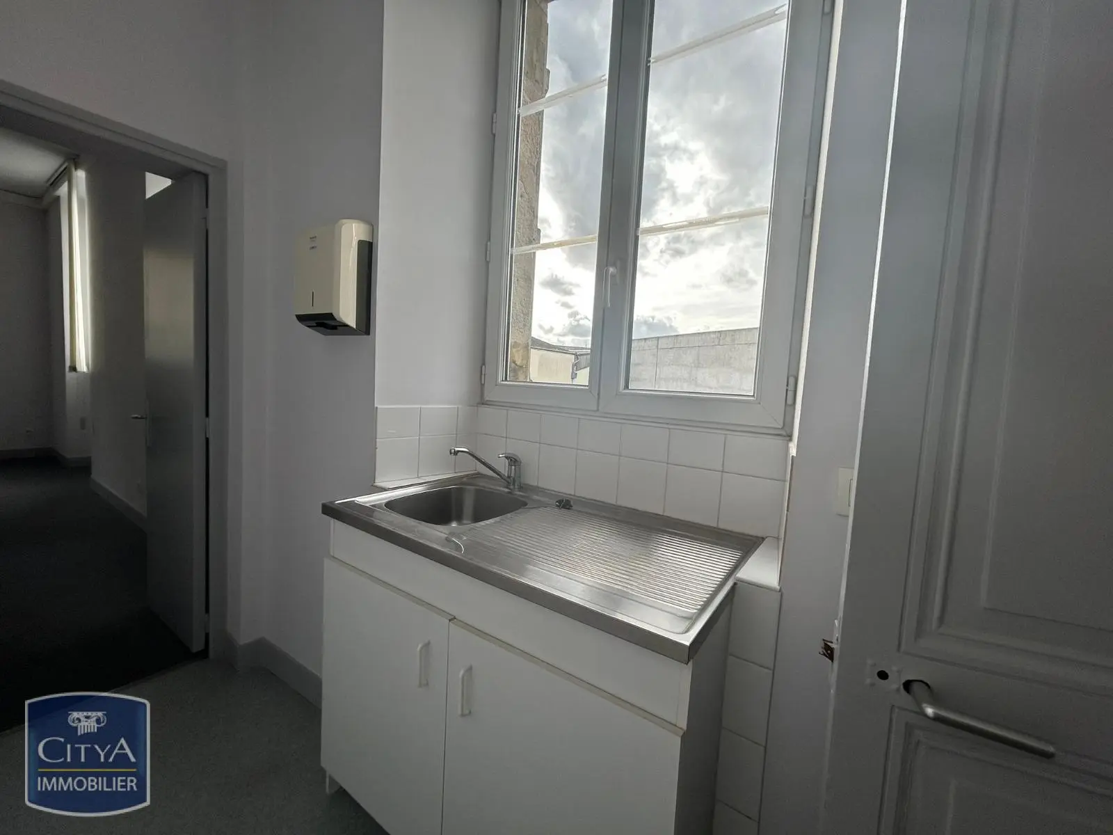 Photo 4 Local Professionnel 6 pièces 170m²