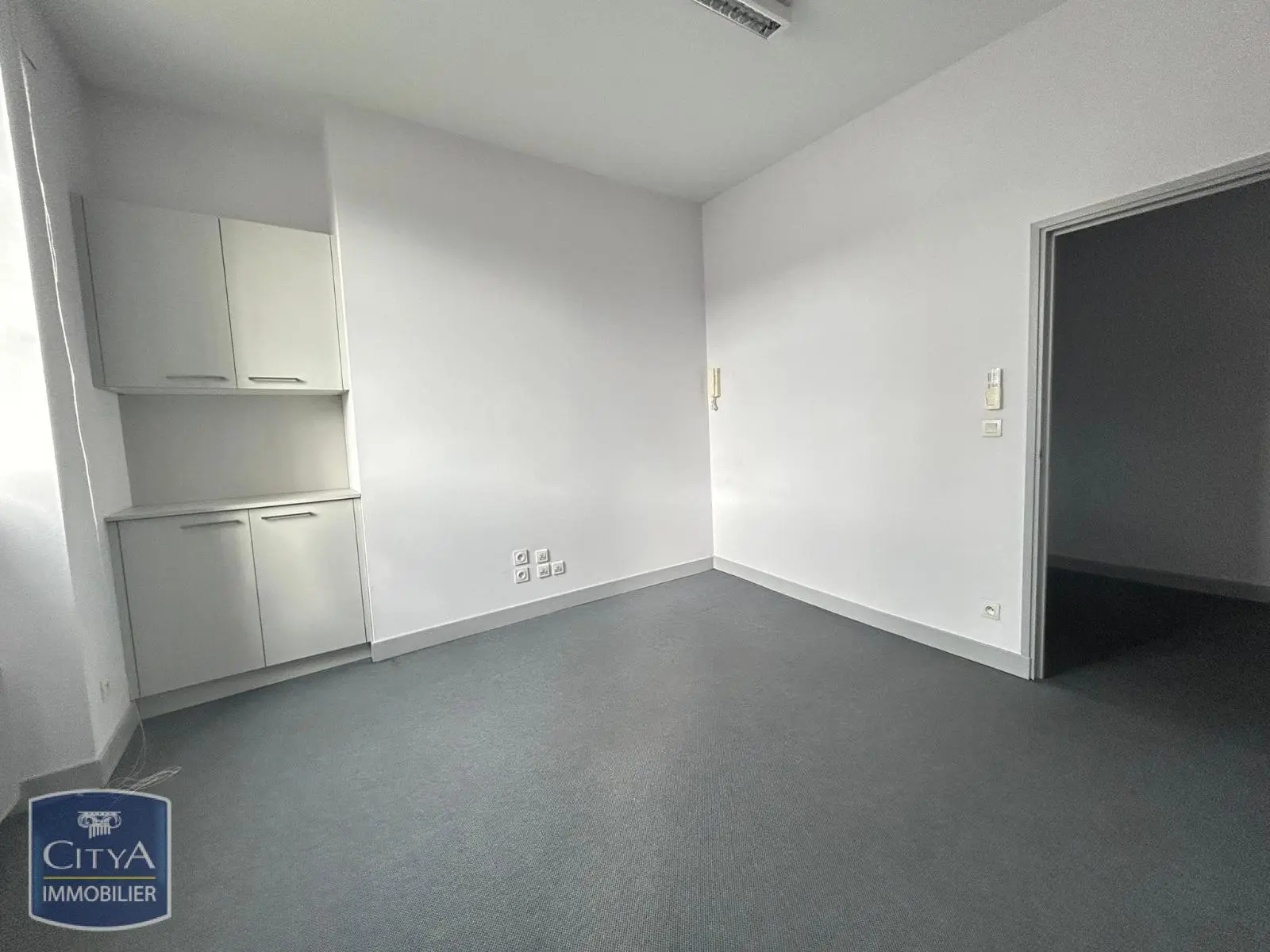 Photo 6 Local Professionnel 6 pièces 170m²