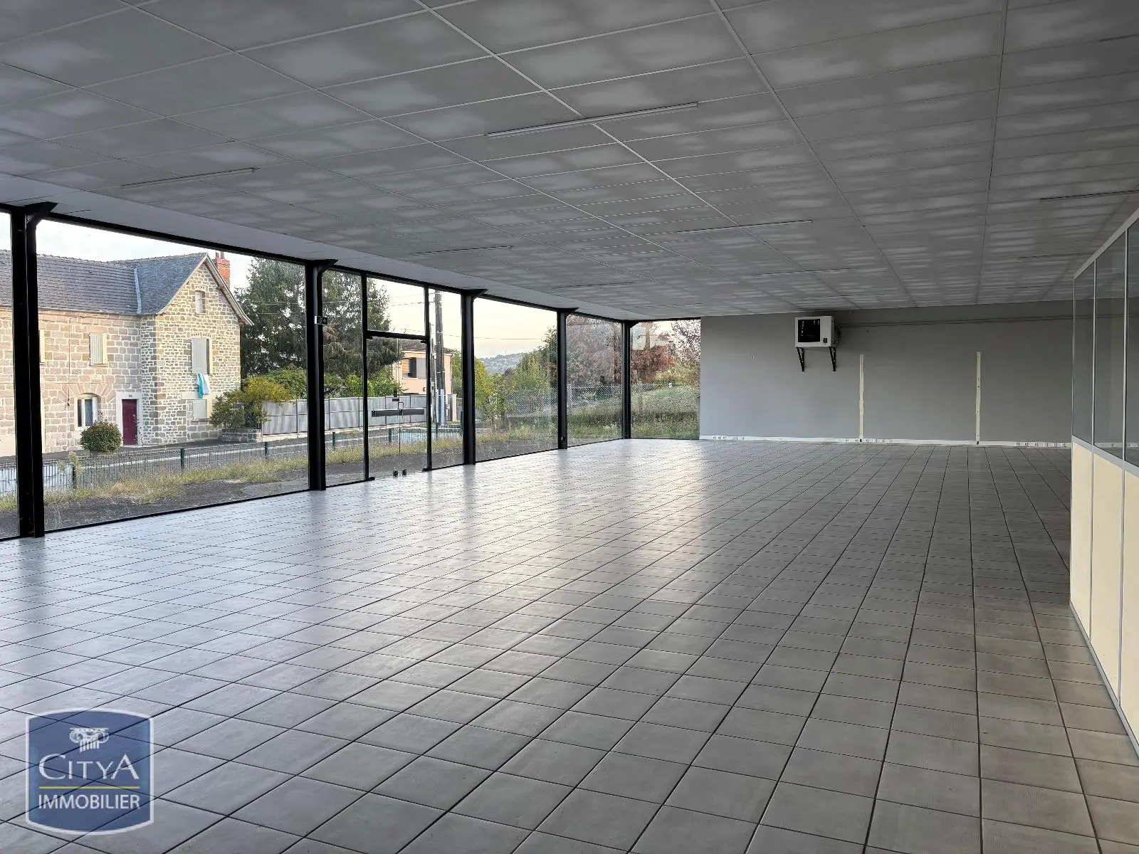 Photo 2 Local Commercial 551.9m²