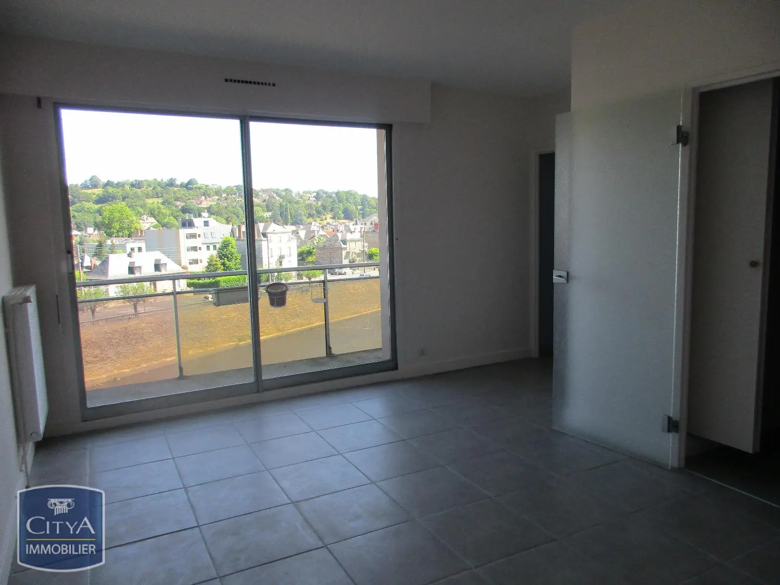 Photo 2 Appartement 1 pièce 27.85m²