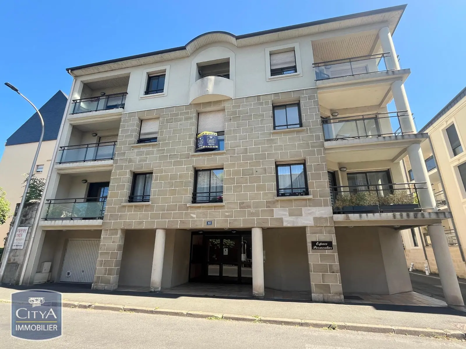 Photo 1 Appartement 1 pièce 30.57m²