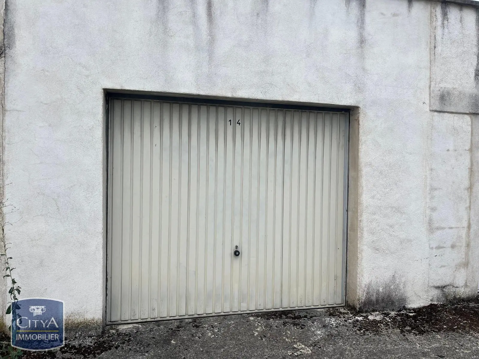 Photo 2 Parking