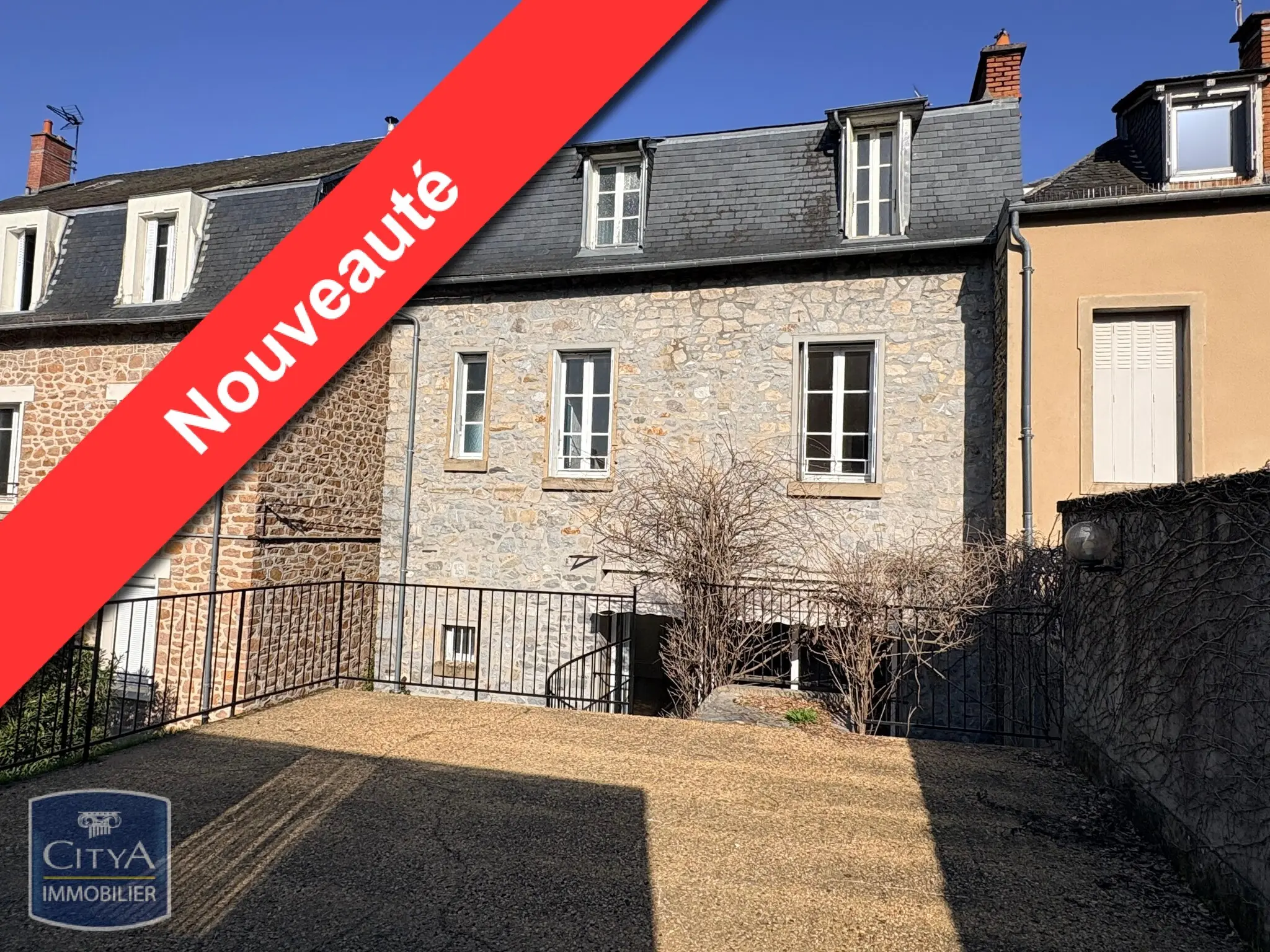 Photo 1 Maison 8 pièces 234m²