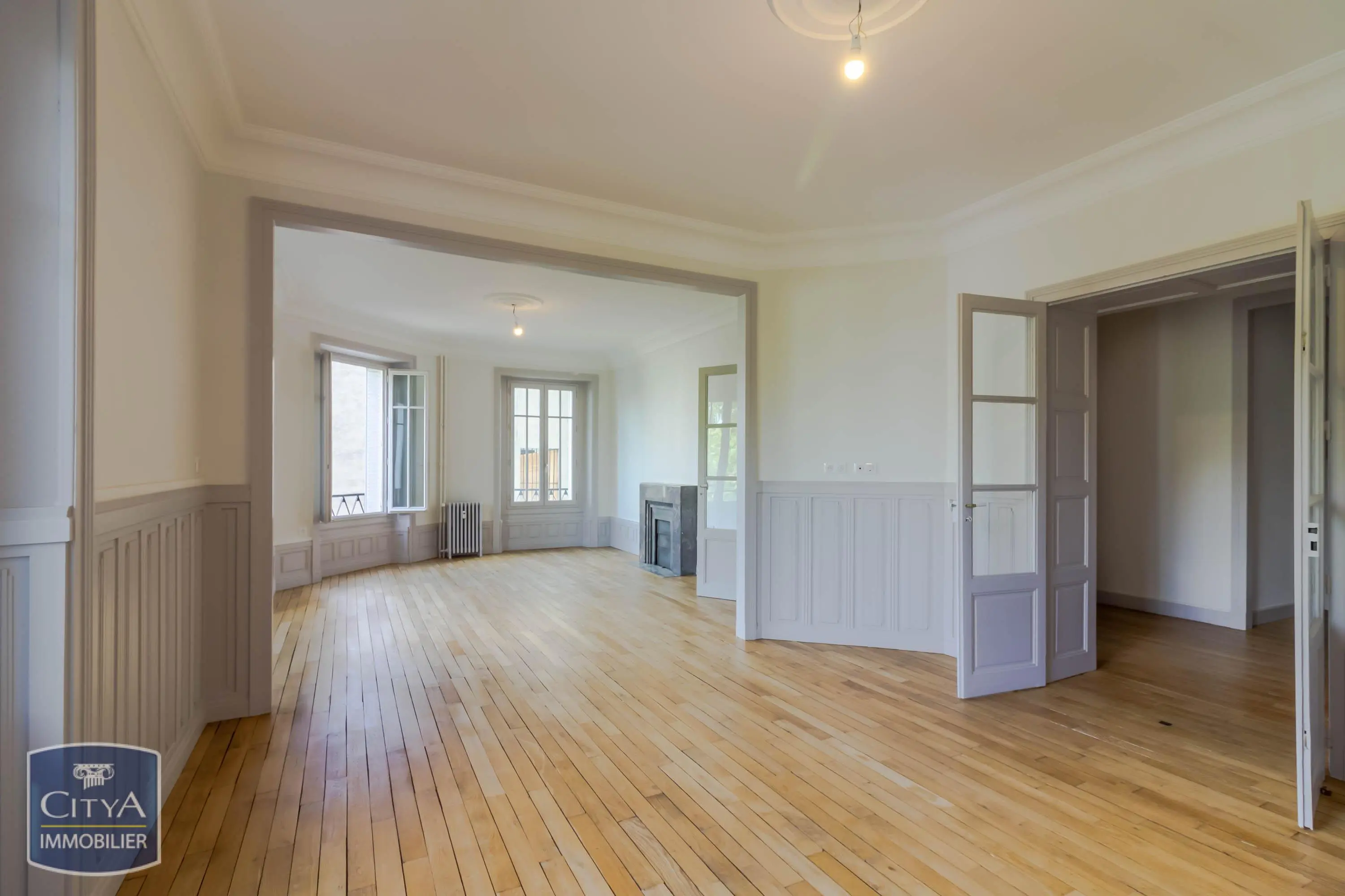Photo 1 Appartement 4 pièces 135.98m²