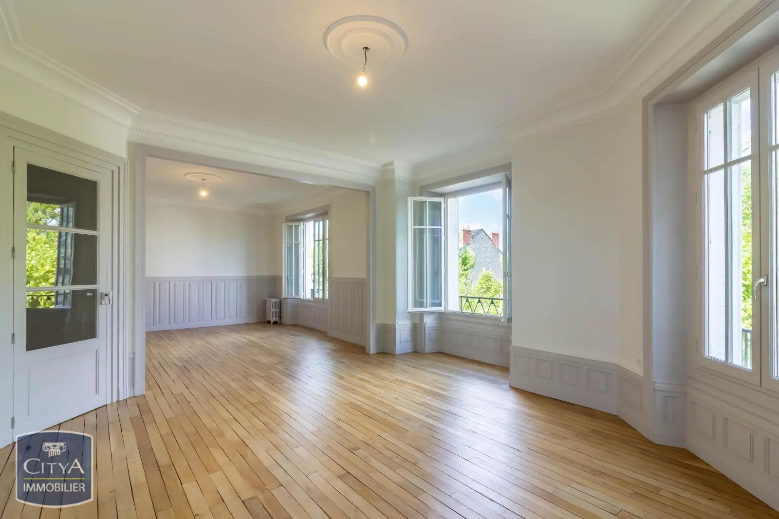 Photo 2 Appartement 4 pièces 135.98m²