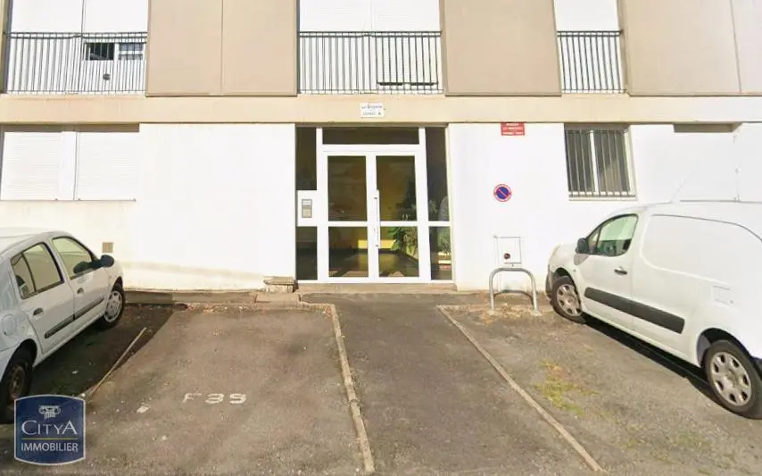 Photo 1 Parking