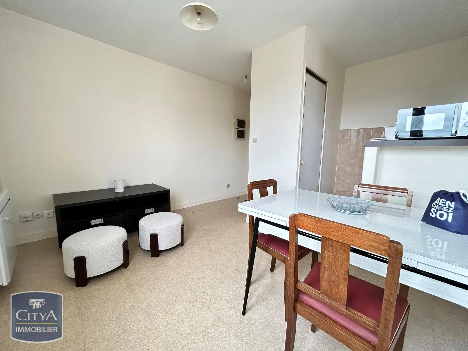 Photo 1 Appartement 1 pièce 23.87m²