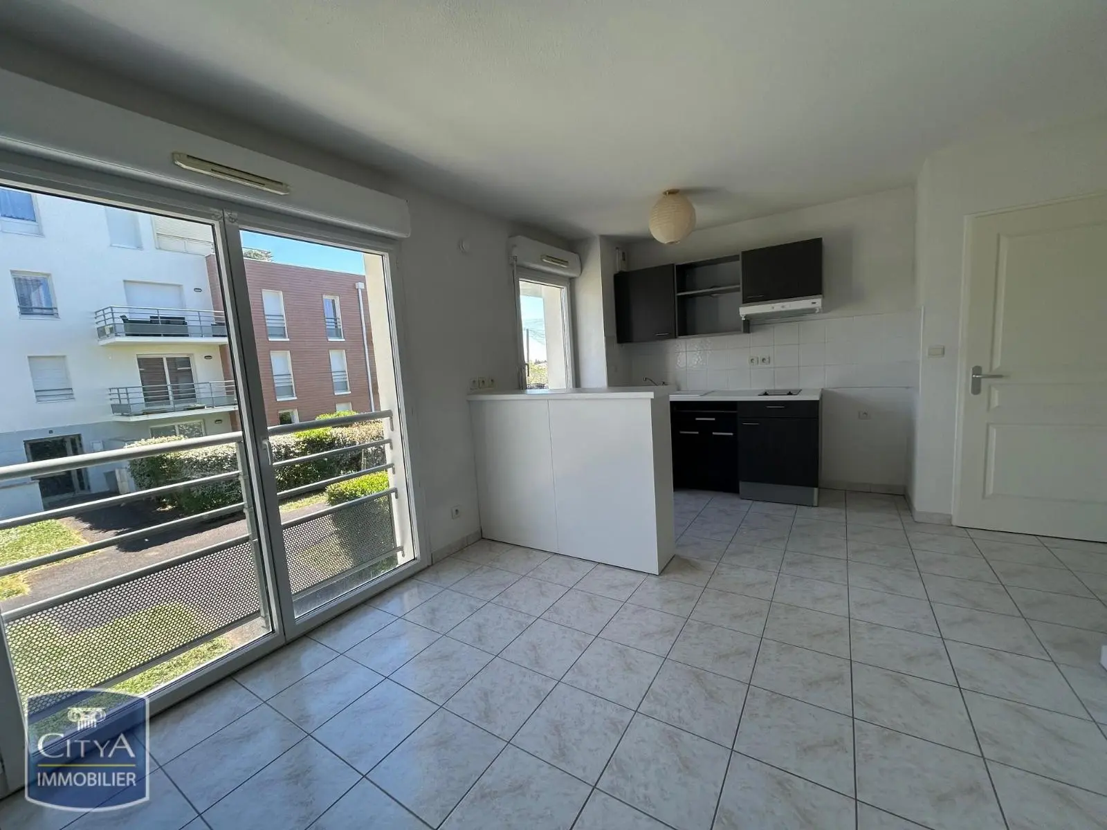 Photo 2 Appartement 1 pièce 27.97m²