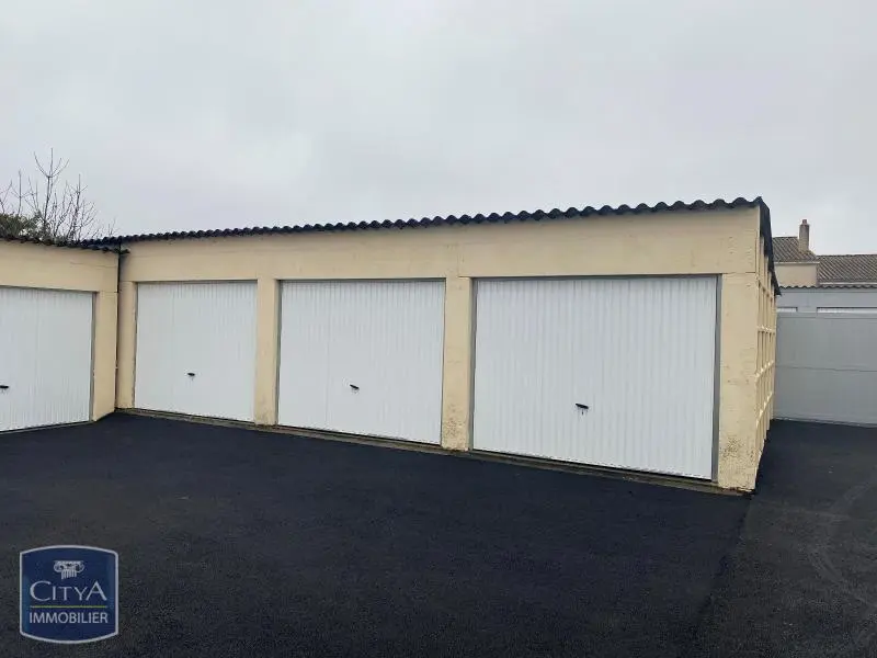 Photo 2 Parking