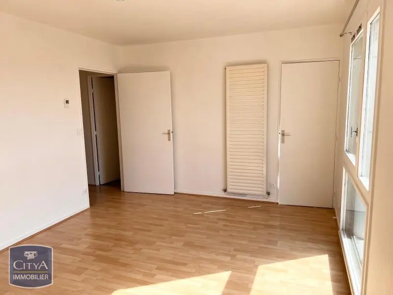 Photo 2 Appartement 1 pièce 30.79m²