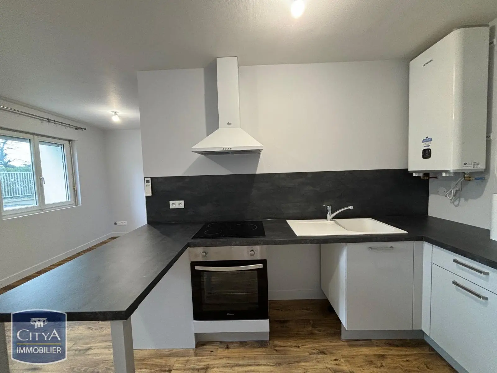 Photo 2 Appartement 1 pièce 30.98m²