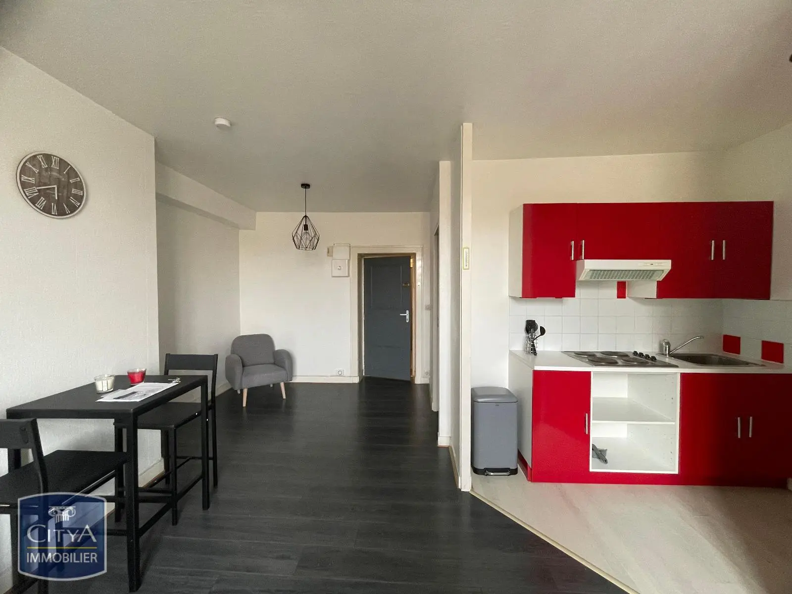 Photo 1 Appartement 1 pièce 28.12m²