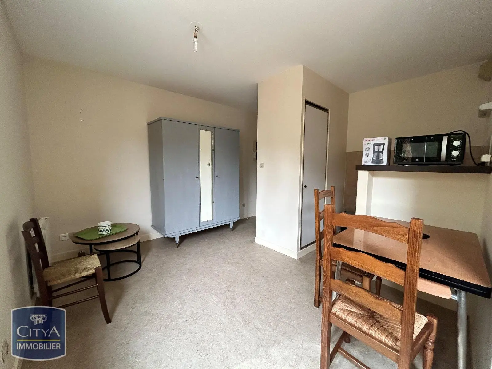 Photo 2 Appartement 1 pièce 23.56m²
