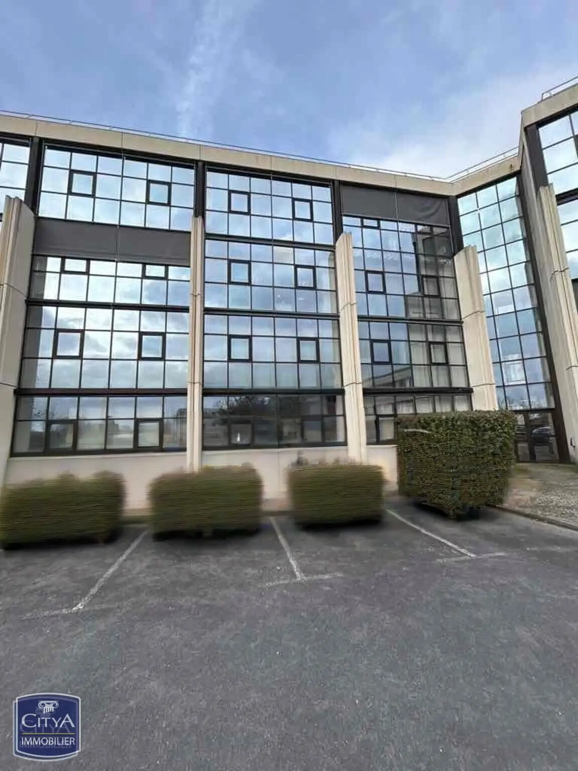 Photo 1 Local Commercial 180m²