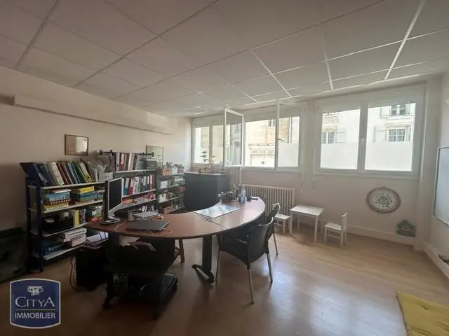 Photo 1 Local Professionnel 5 pièces 123m²