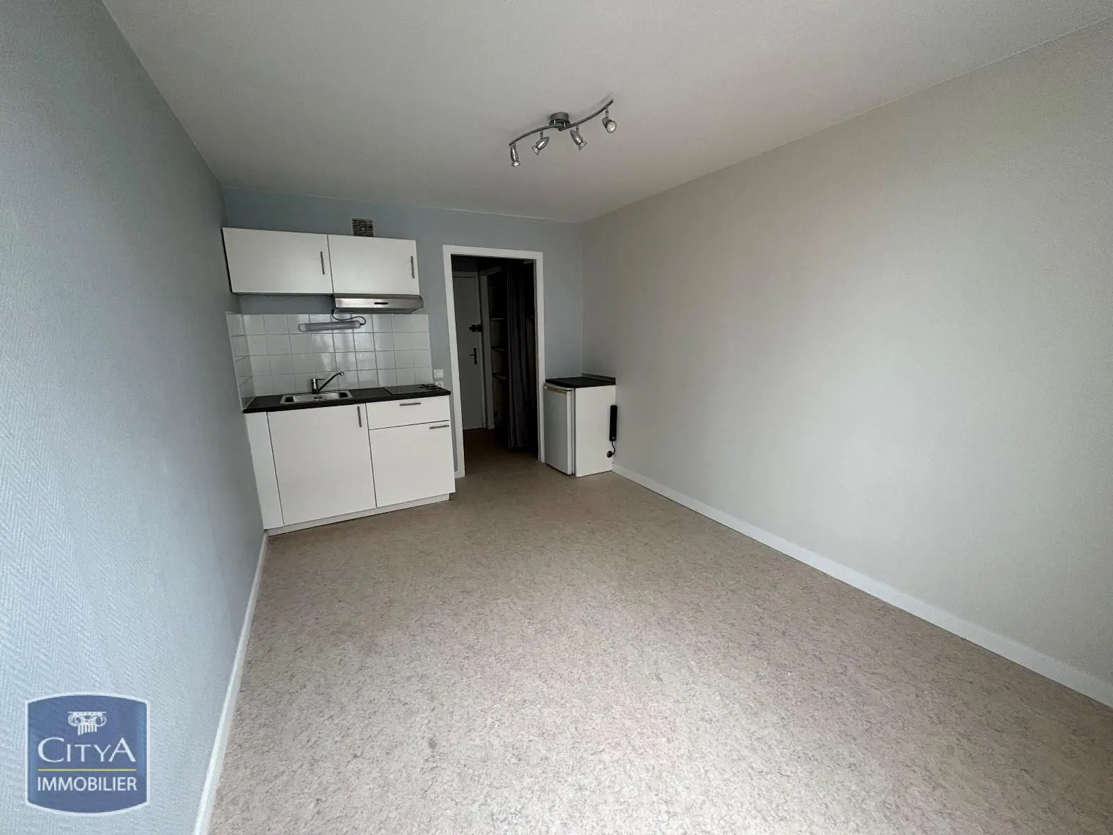 Photo 1 Appartement 1 pièce 18.4m²