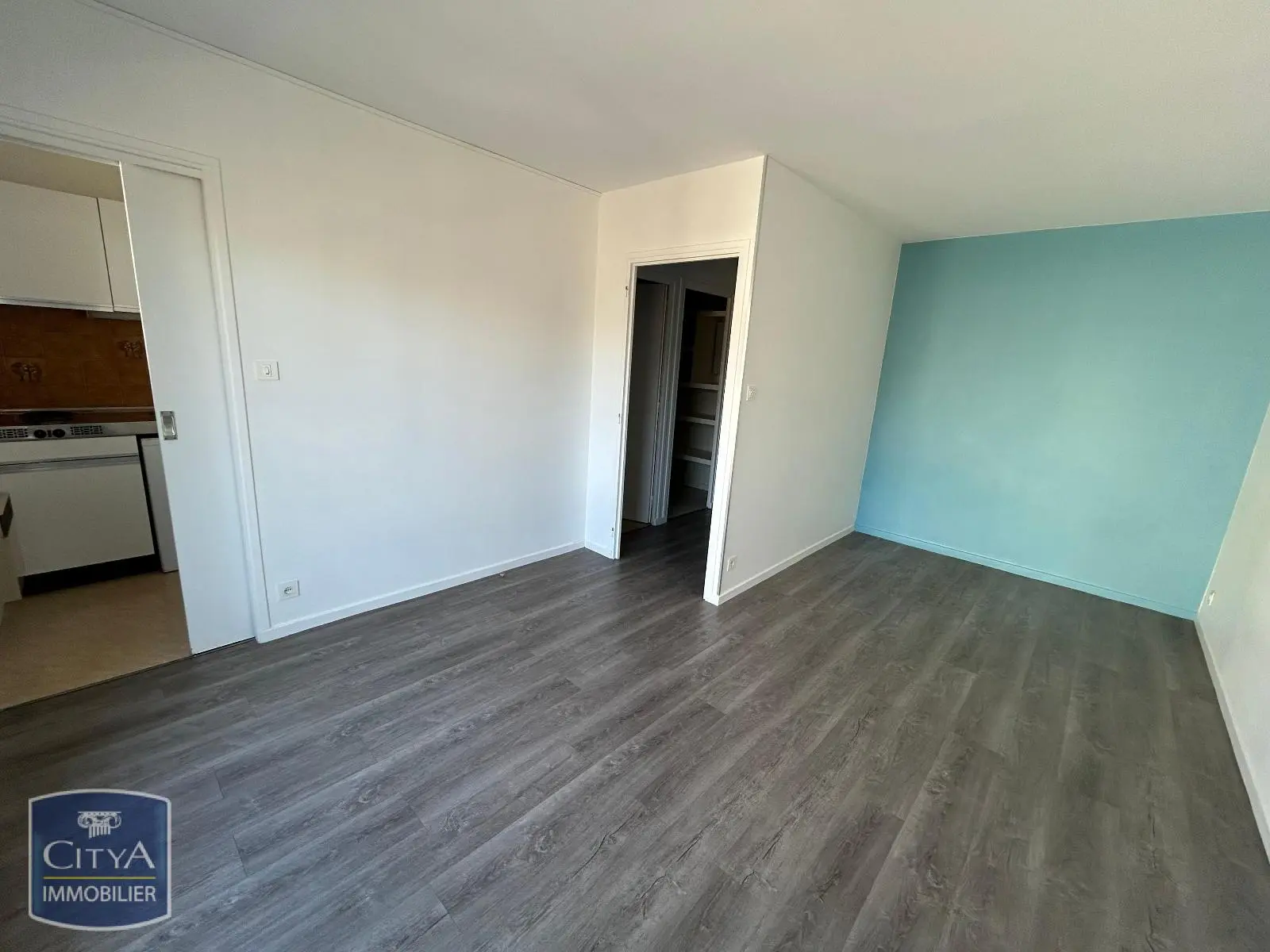 Photo 1 Appartement 1 pièce 27m²