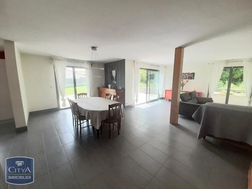 Photo 2 Maison 6 pièces 199.35m²