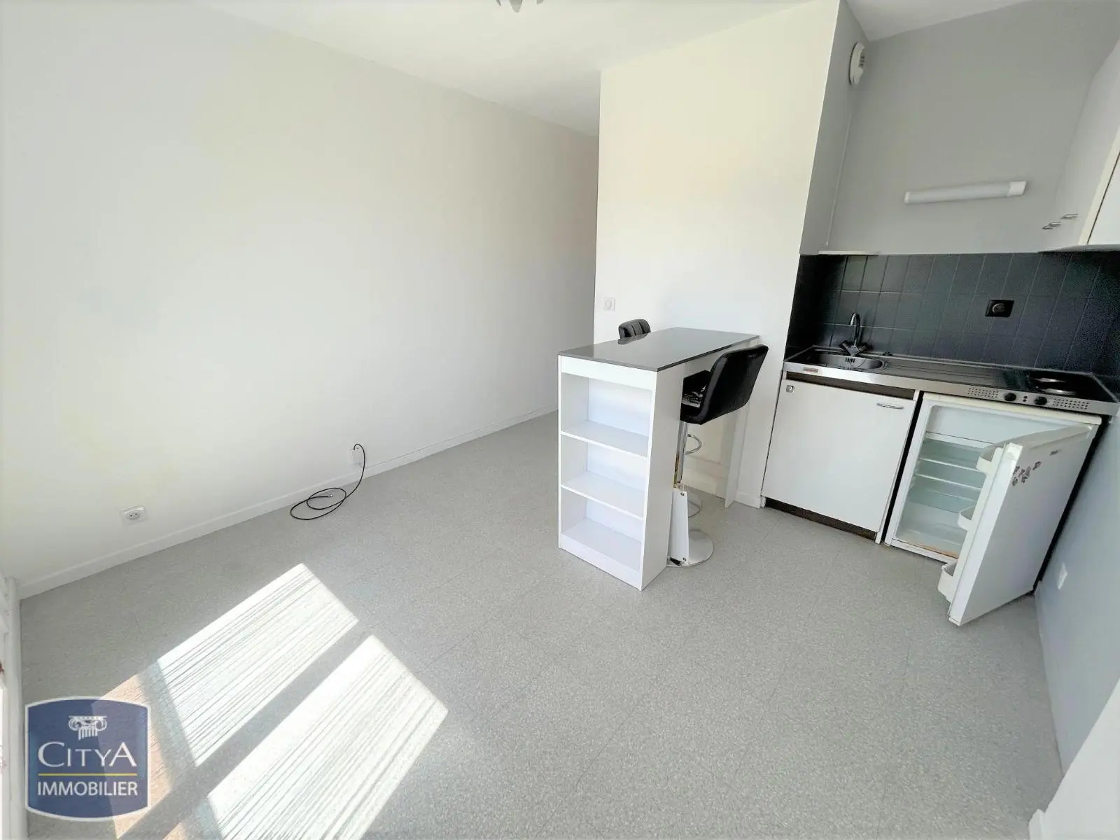 Photo 1 Appartement 1 pièce 24.04m²
