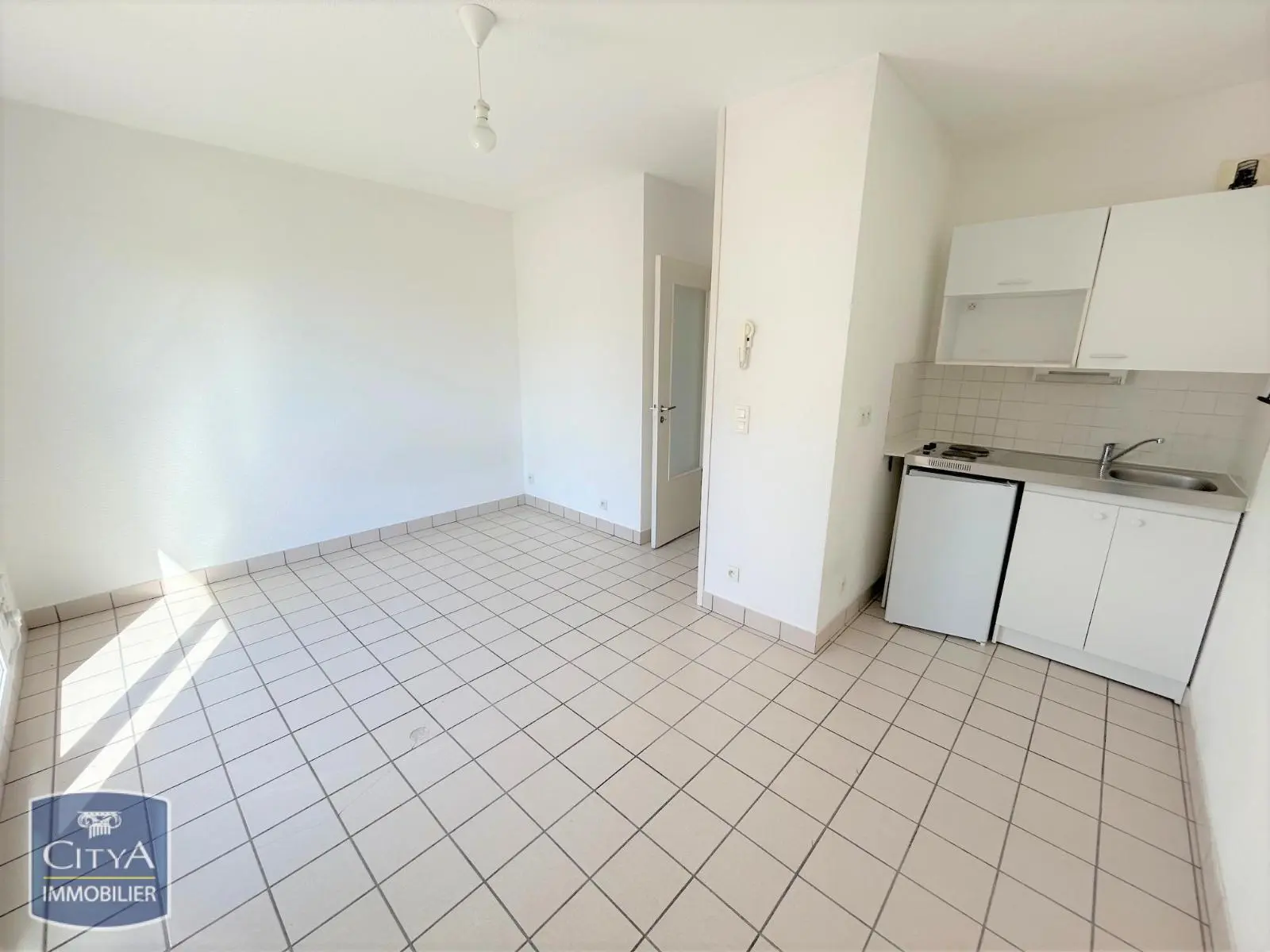 Photo 1 Appartement 1 pièce 22.83m²