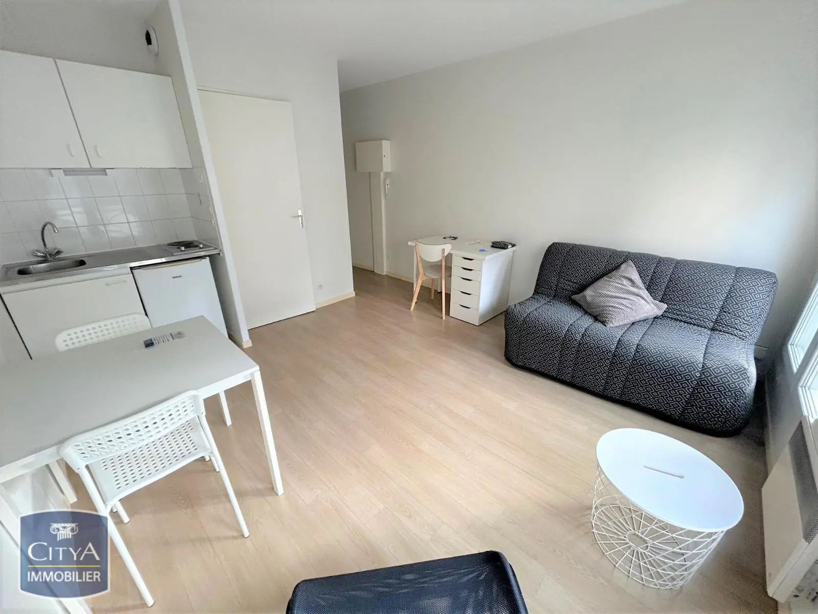 Photo 2 Appartement 1 pièce 19.77m²