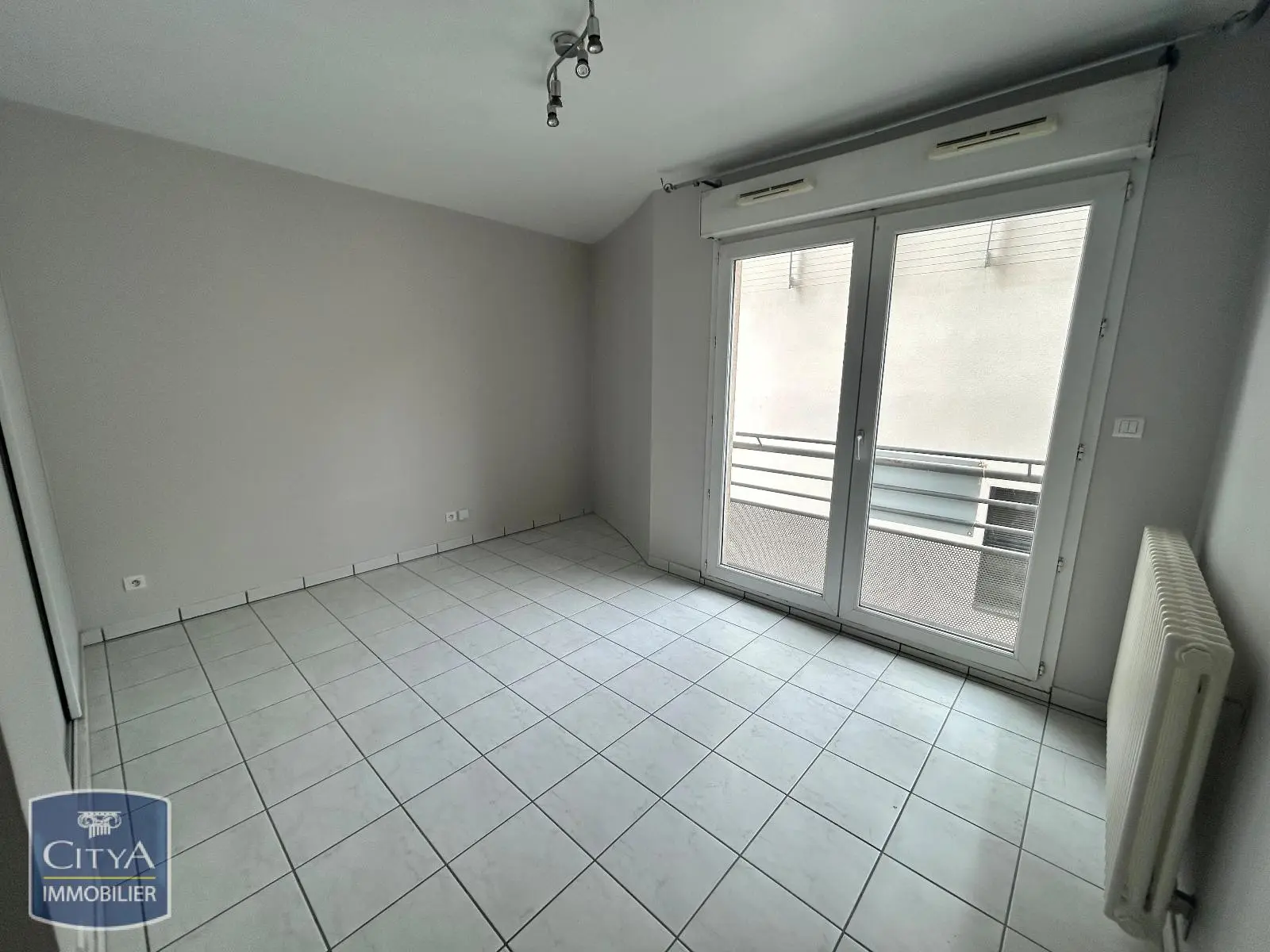Photo 1 Appartement 1 pièce 23.72m²