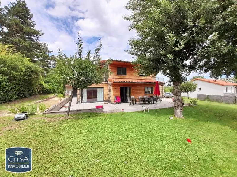 Photo 1 Maison 6 pièces 199.35m²