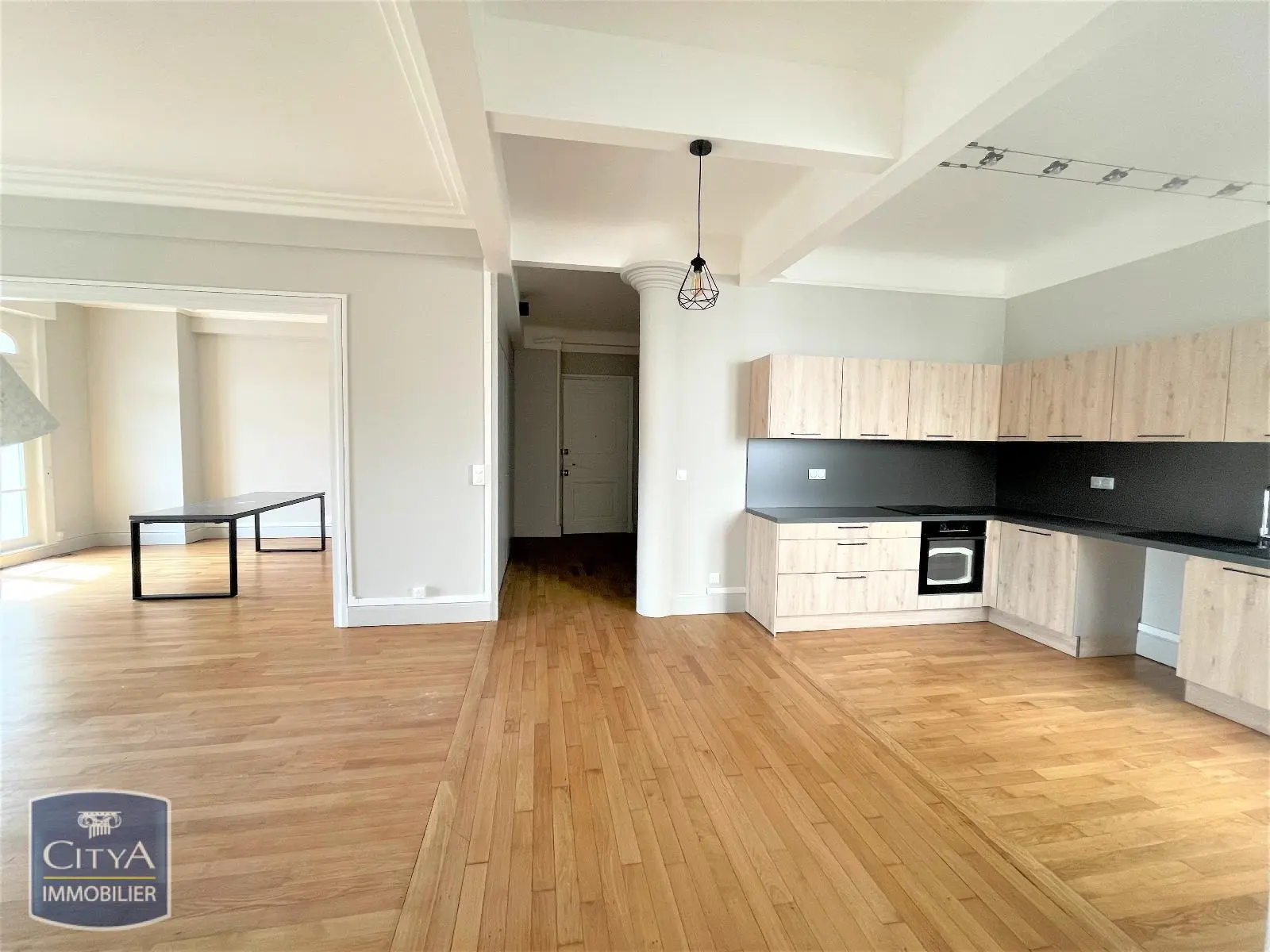 Photo 1 Appartement 6 pièces 152.12m²