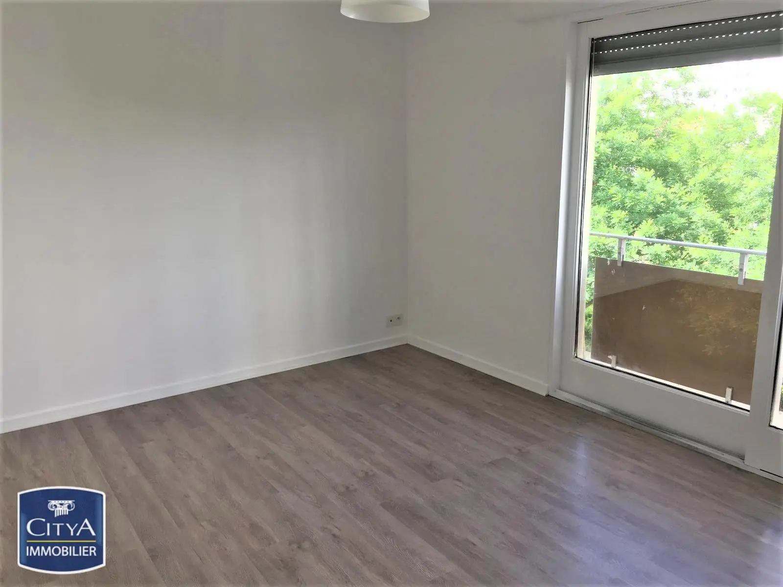 Photo 2 Appartement 1 pièce 27.29m²