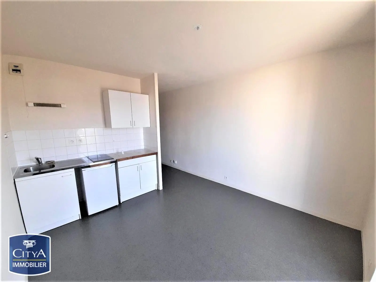 Photo 1 Appartement 1 pièce 19.84m²