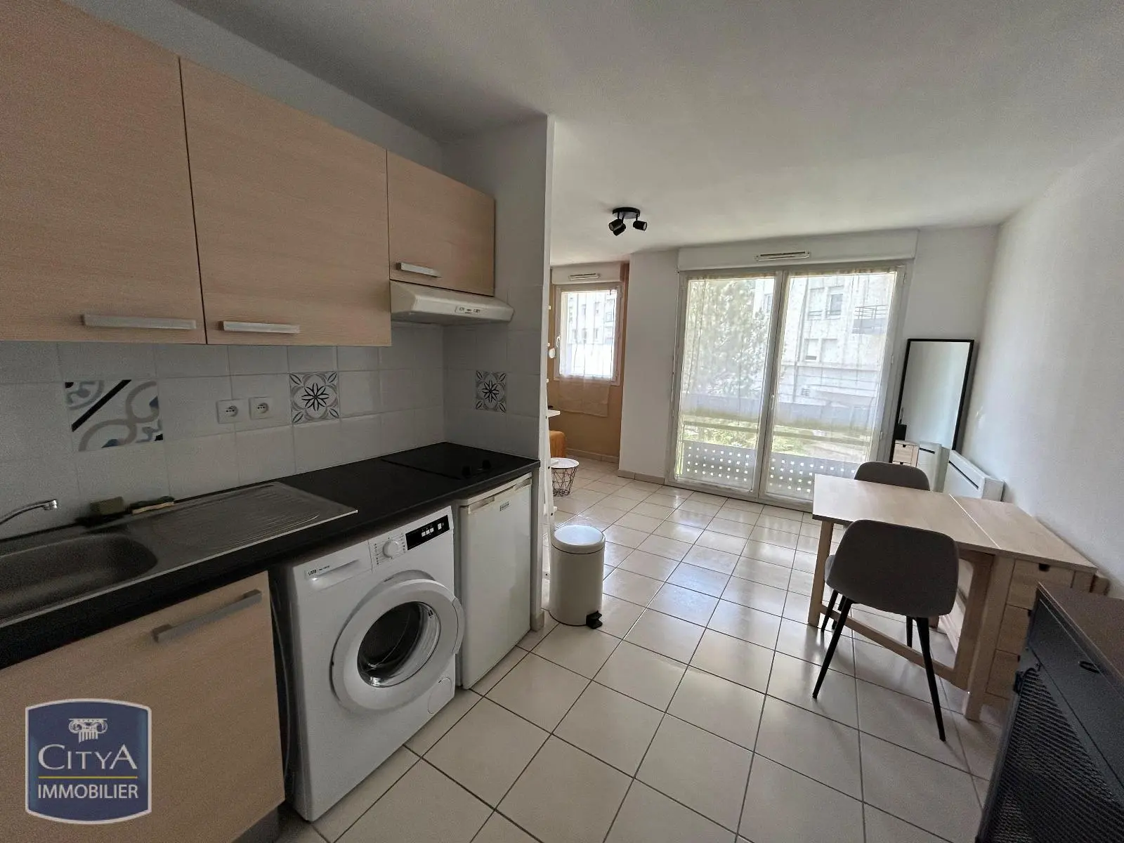 Photo 2 Appartement 1 pièce 27.85m²