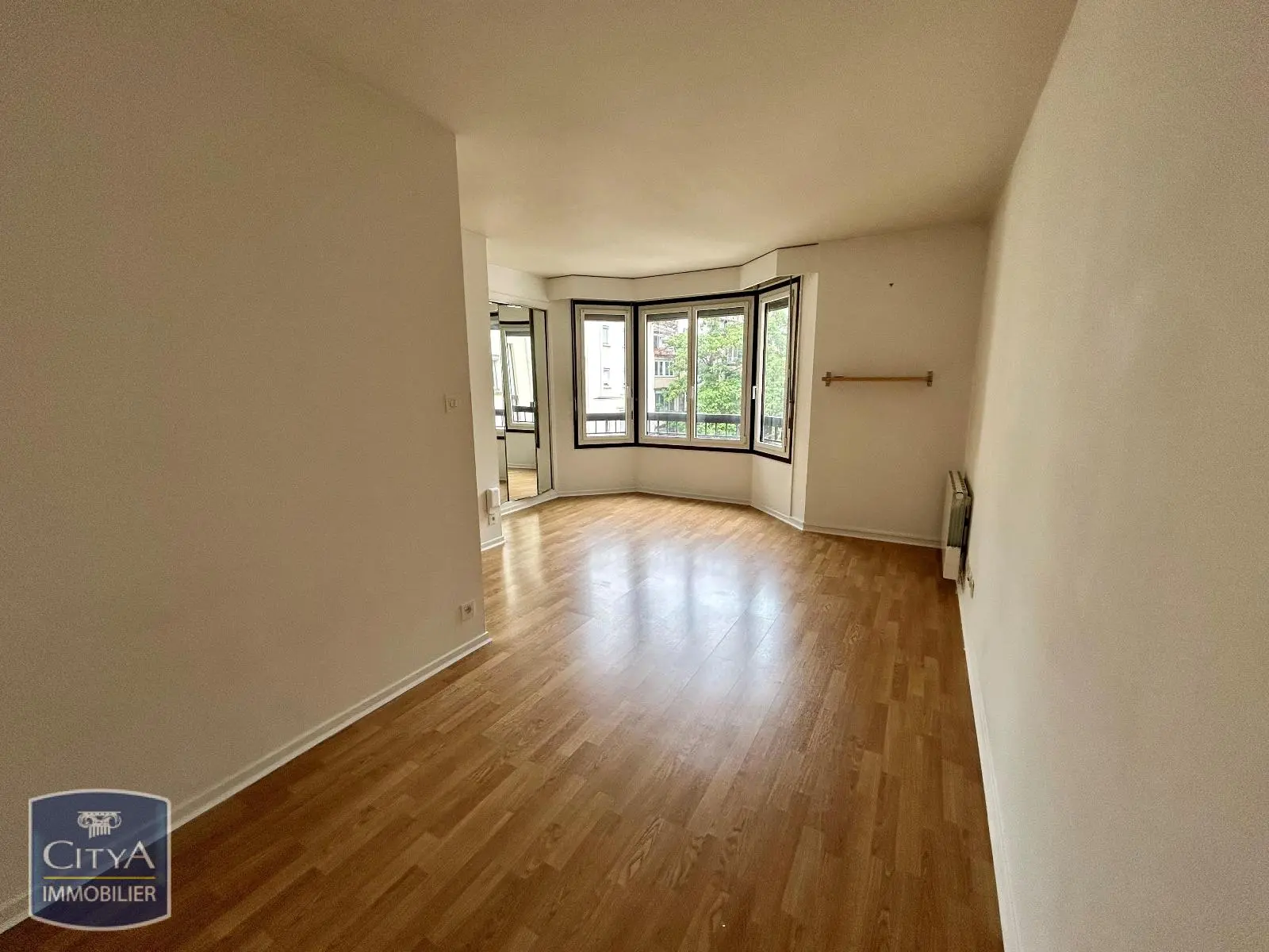 Photo 2 Appartement 1 pièce 27.88m²