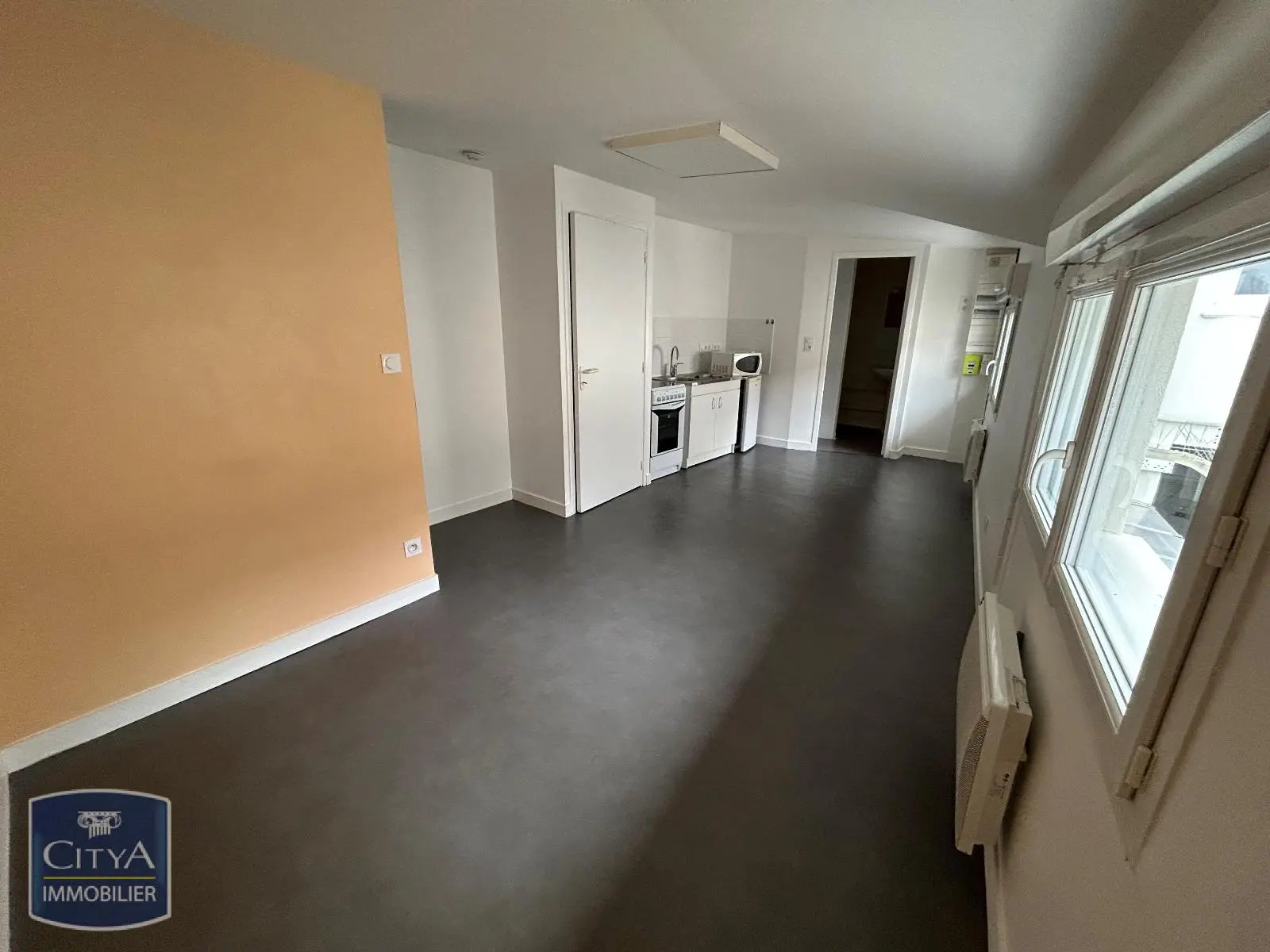 Photo 1 Appartement 1 pièce 23.48m²