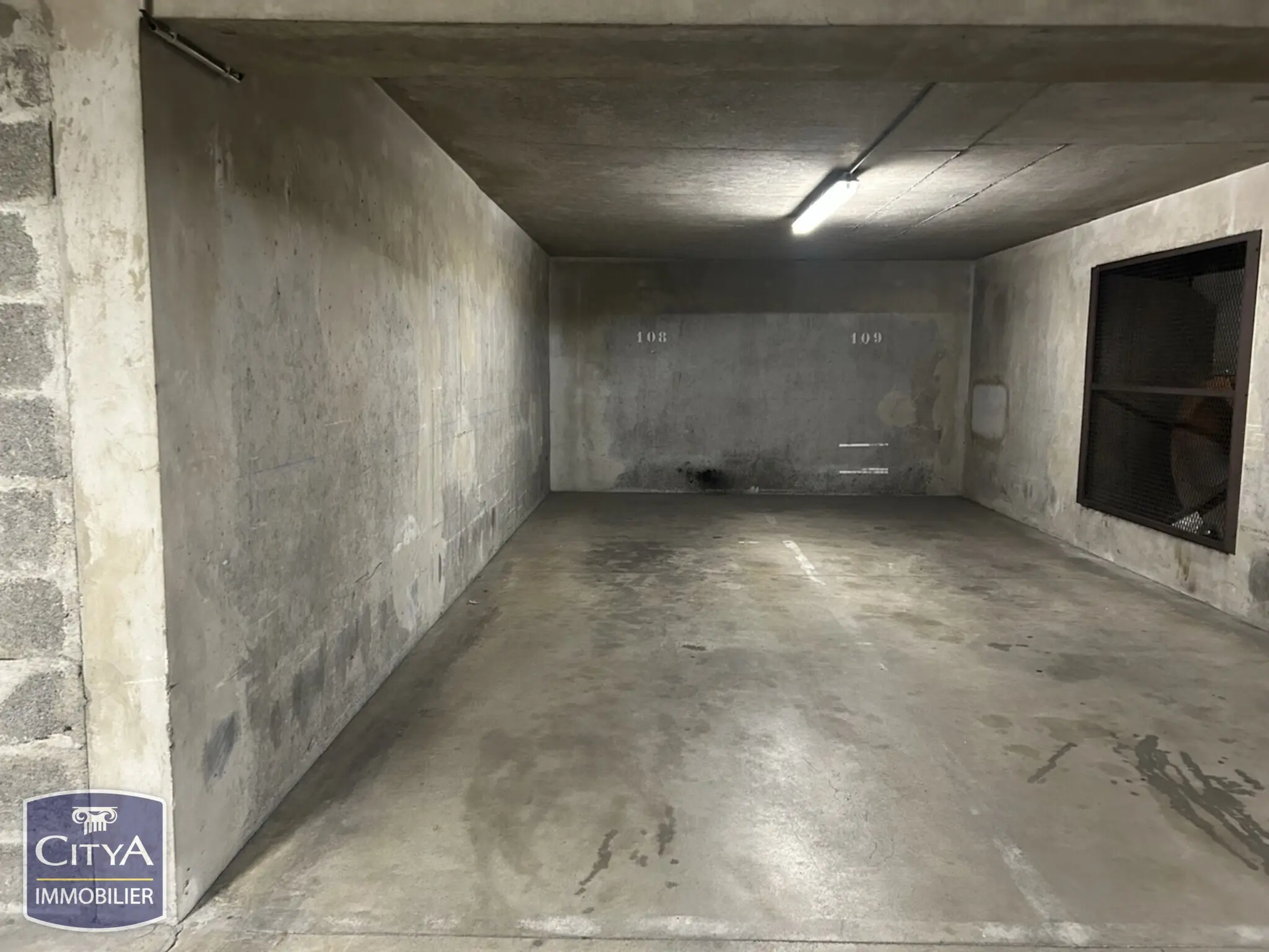 Photo 2 Parking