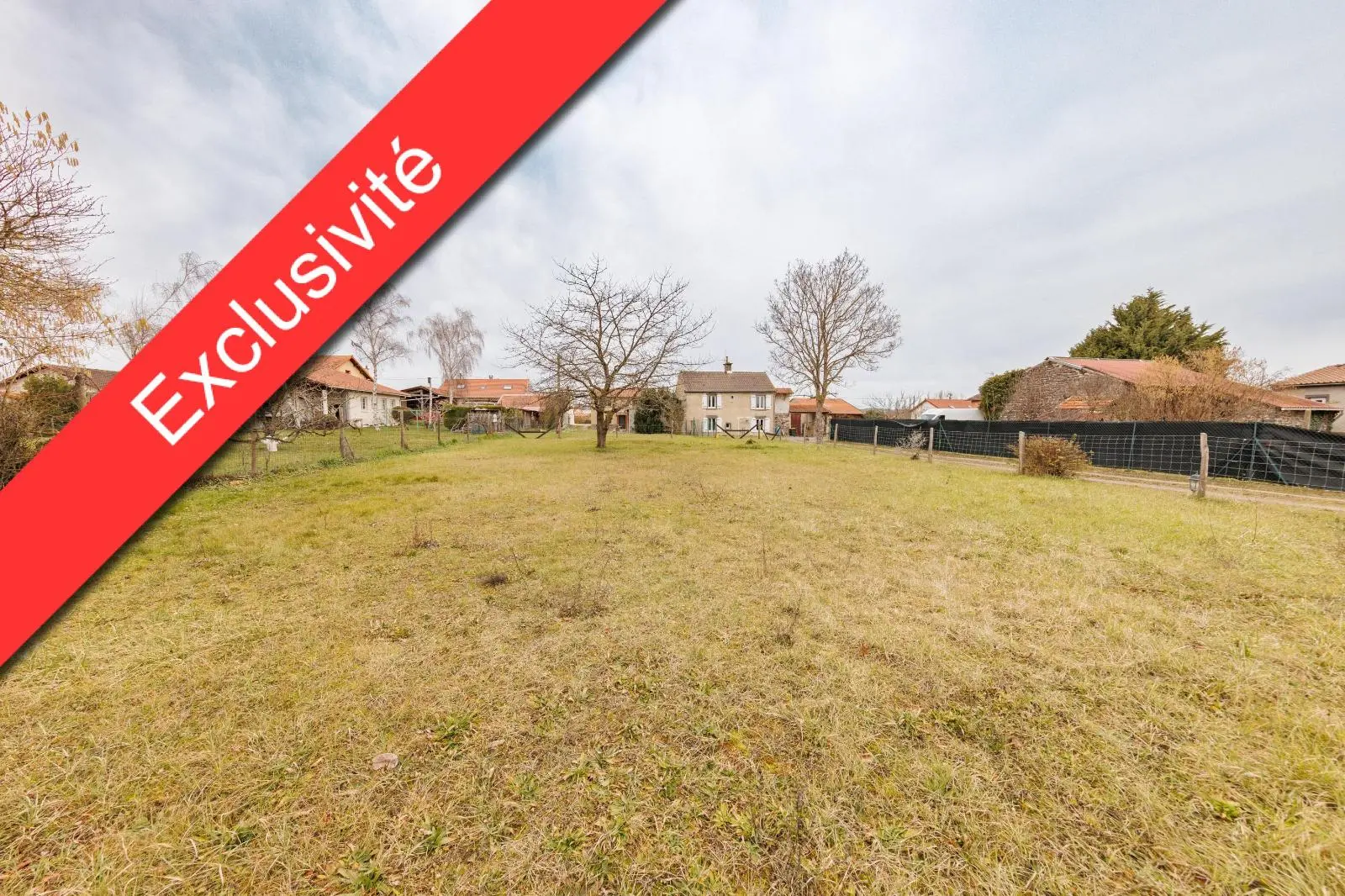 Photo 1 Terrain 569m²