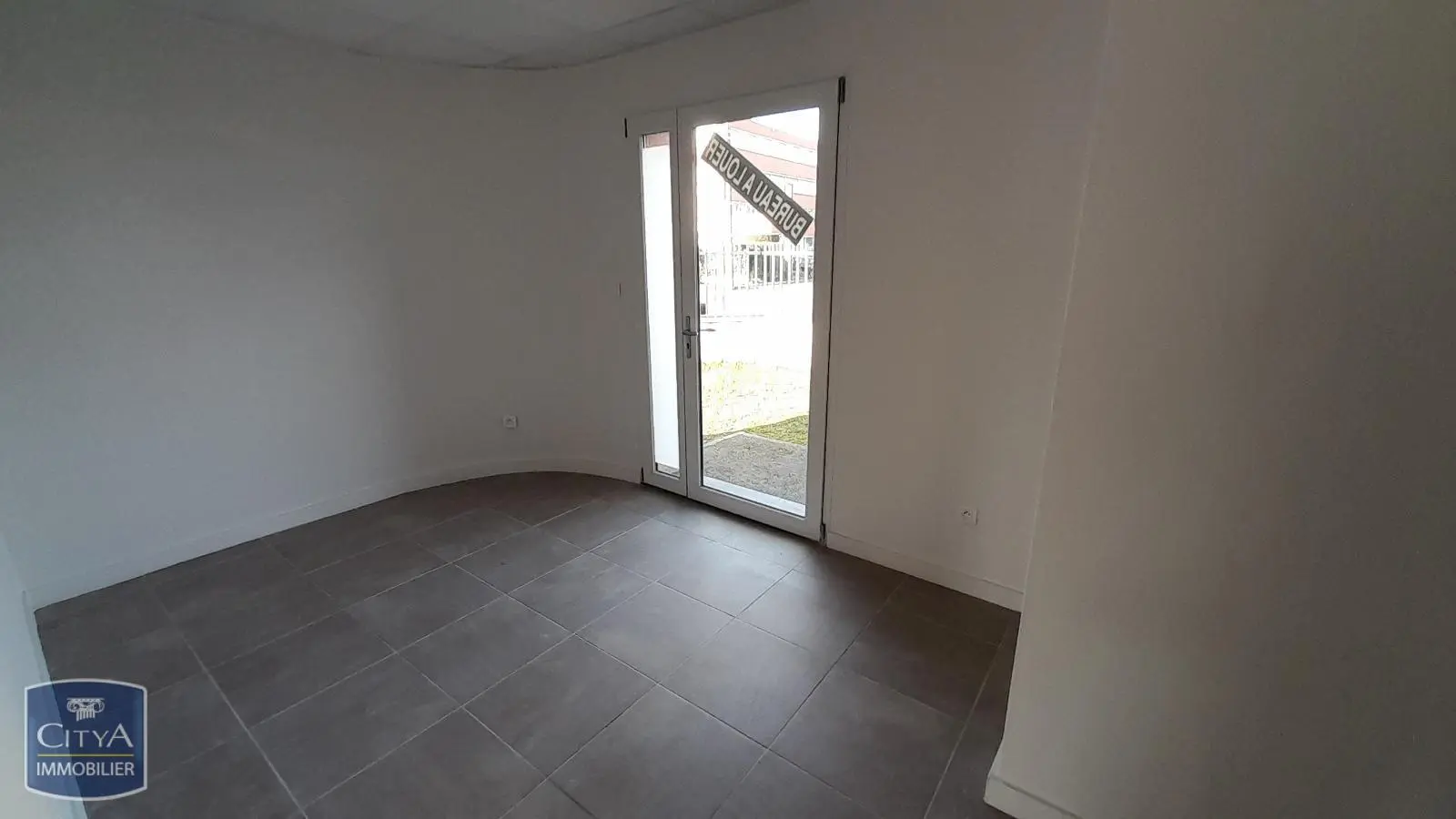 Photo 4 Local Commercial