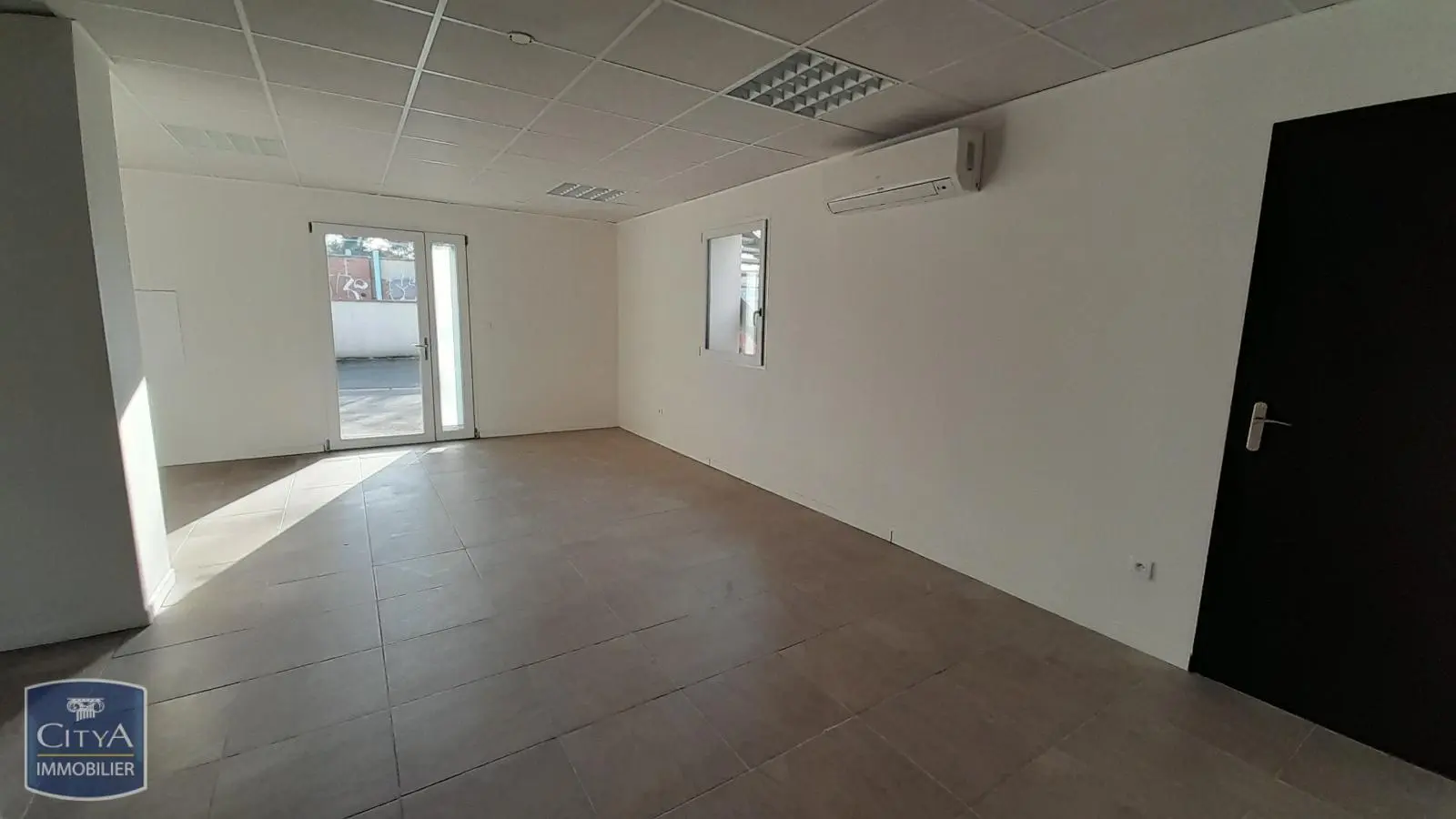 Photo 5 Local Commercial