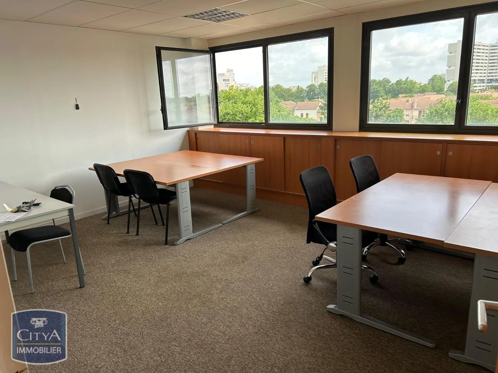 Photo 2 Local Professionnel 1 pièce 29m²