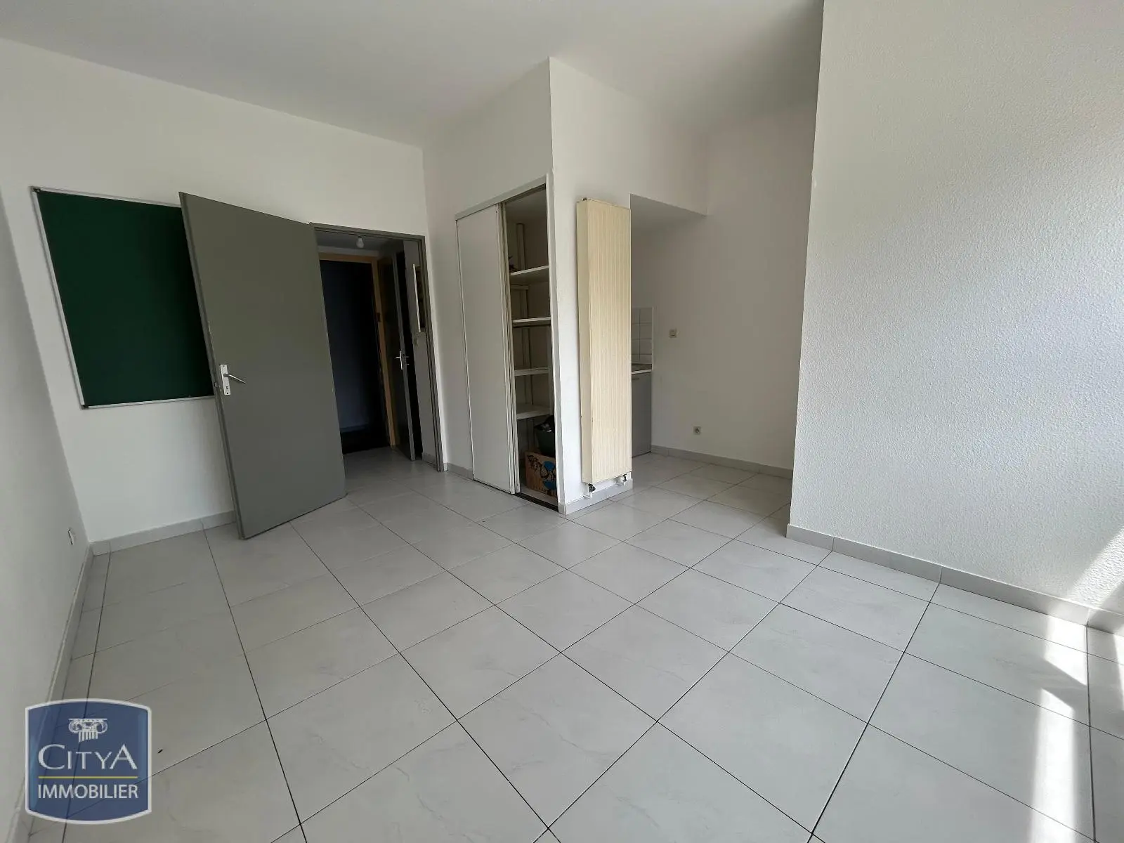 Photo 2 Appartement 1 pièce 19.77m²