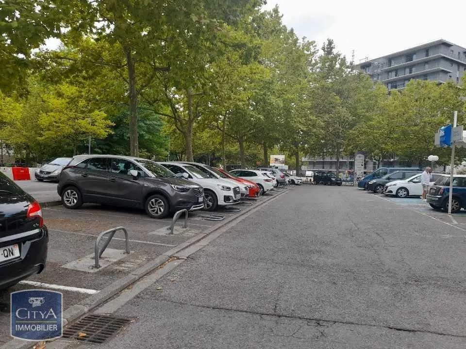 Photo 1 Parking