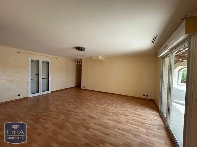 Photo 3 Maison 6 pièces 200m²