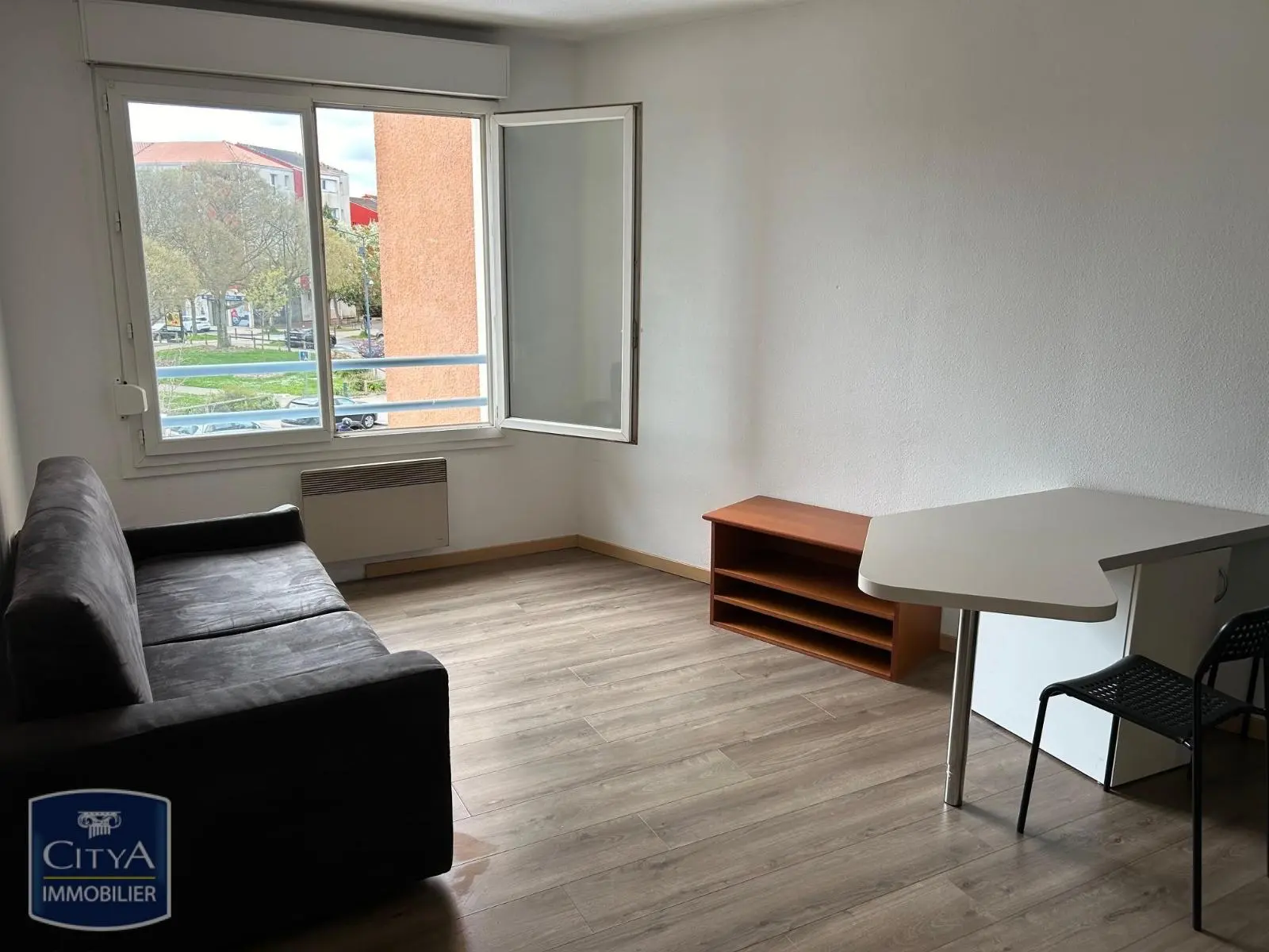 Photo 1 Appartement 1 pièce 23.68m²