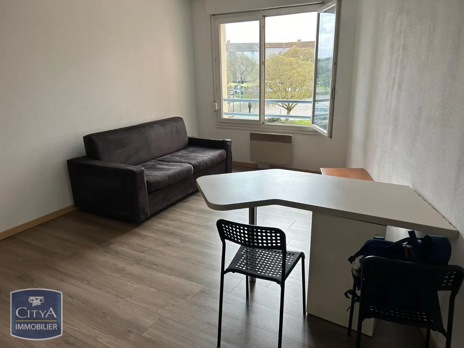 Photo 2 Appartement 1 pièce 23.68m²