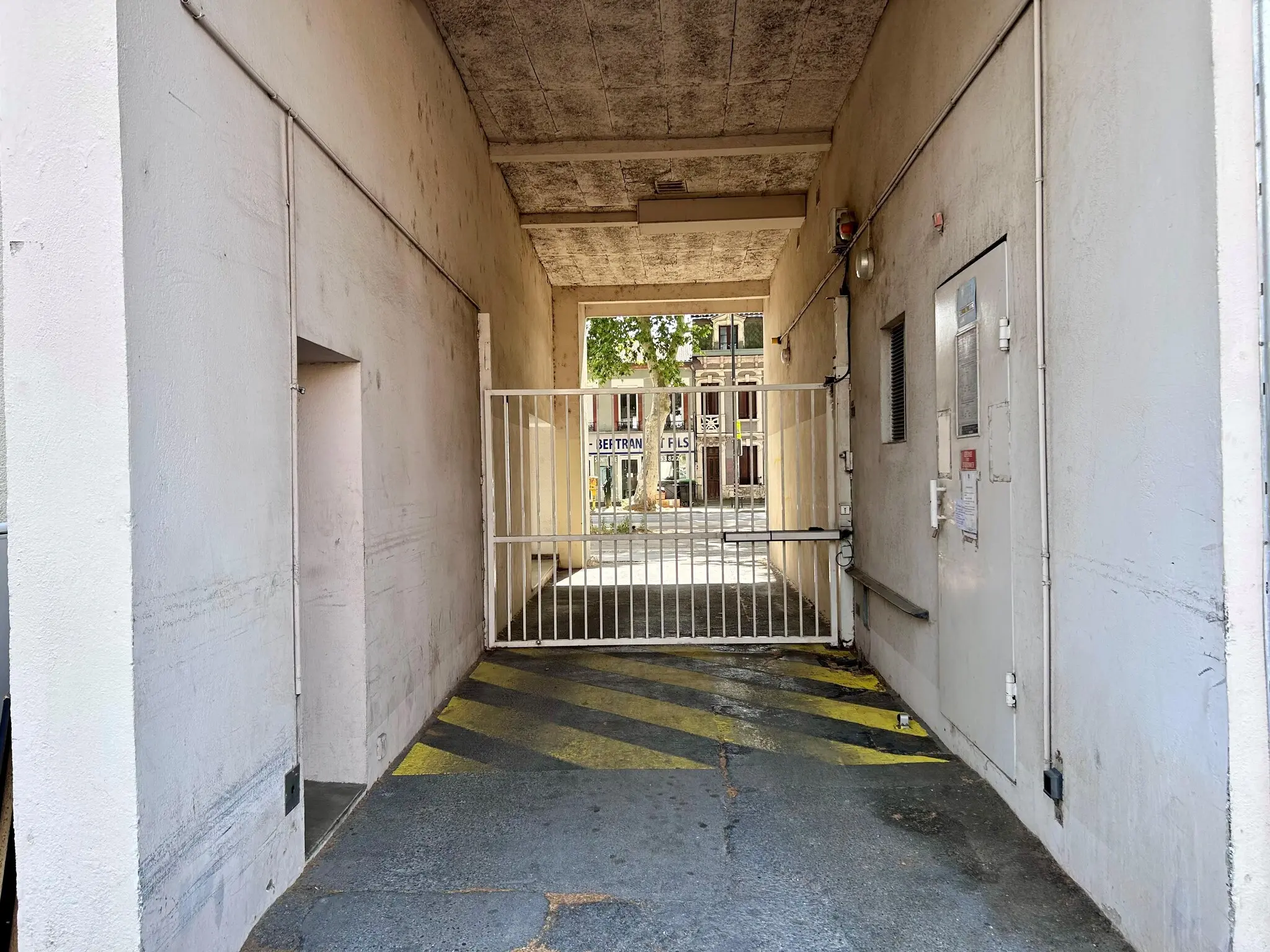 Photo 4 Parking