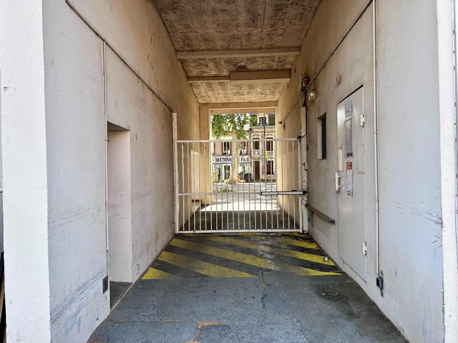 Photo 3 Parking