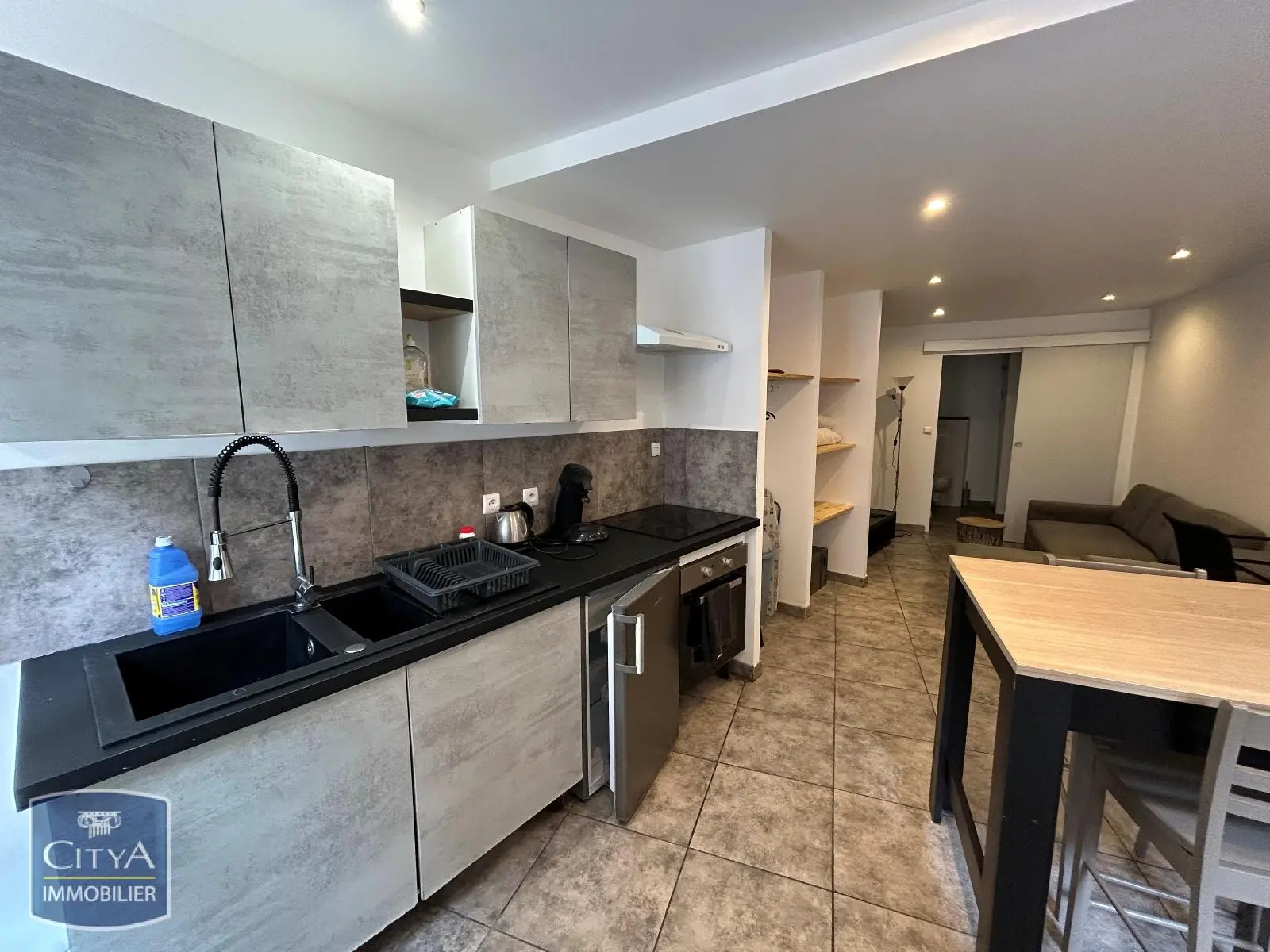 Photo 1 Appartement 1 pièce 22.89m²