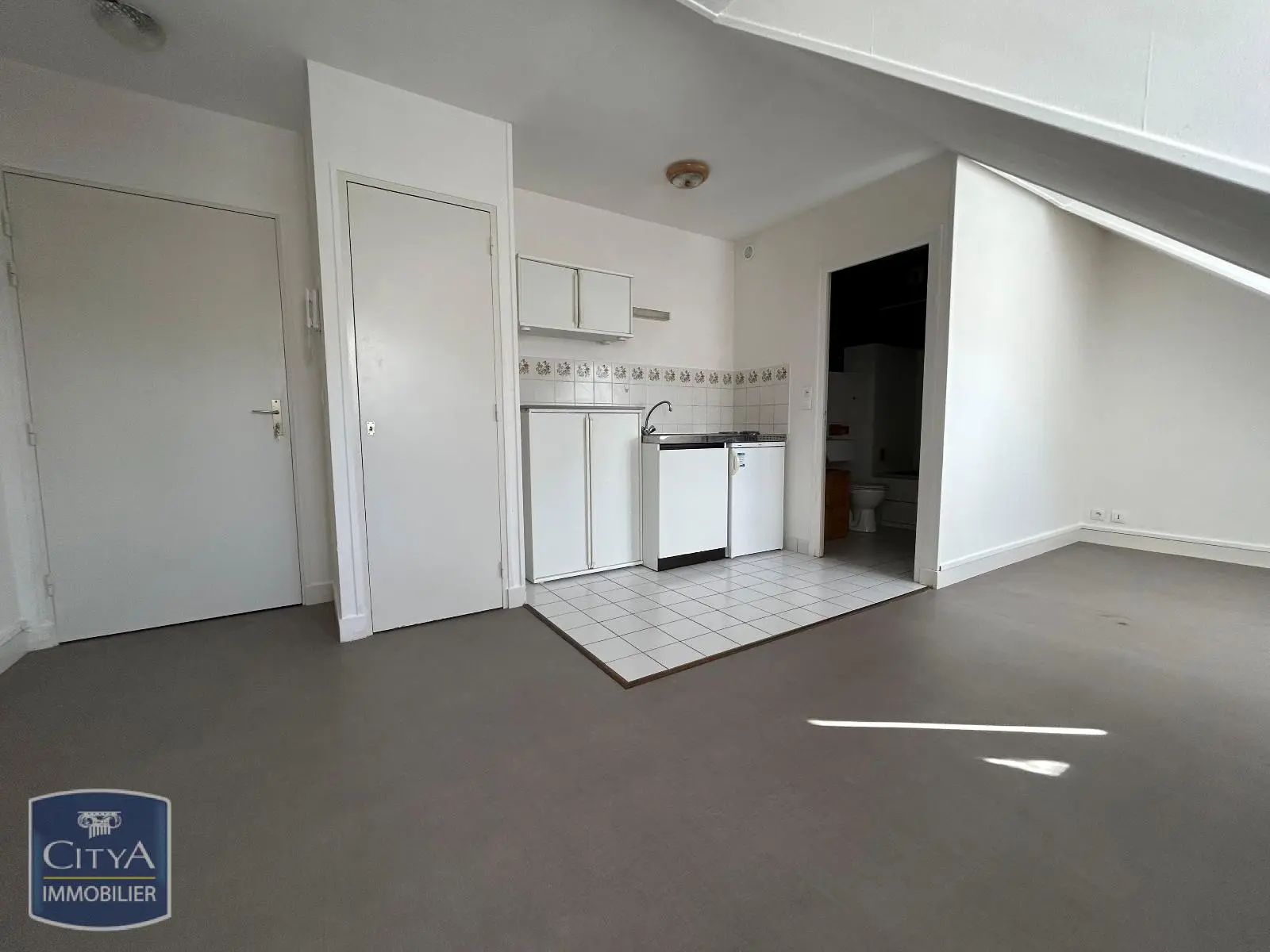 Photo 2 Appartement 1 pièce 19.22m²