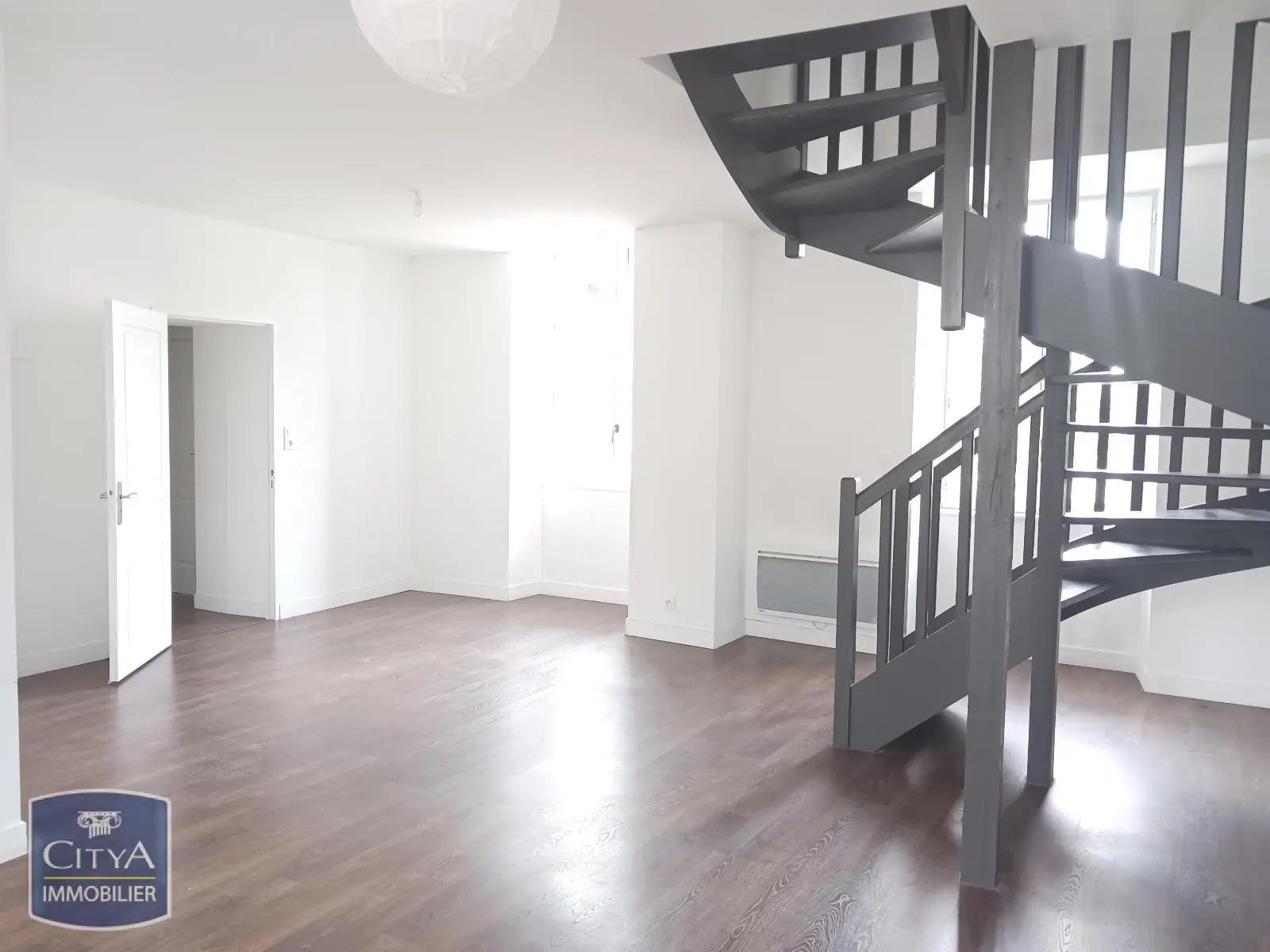 Photo 1 Appartement 5 pièces 96.93m²