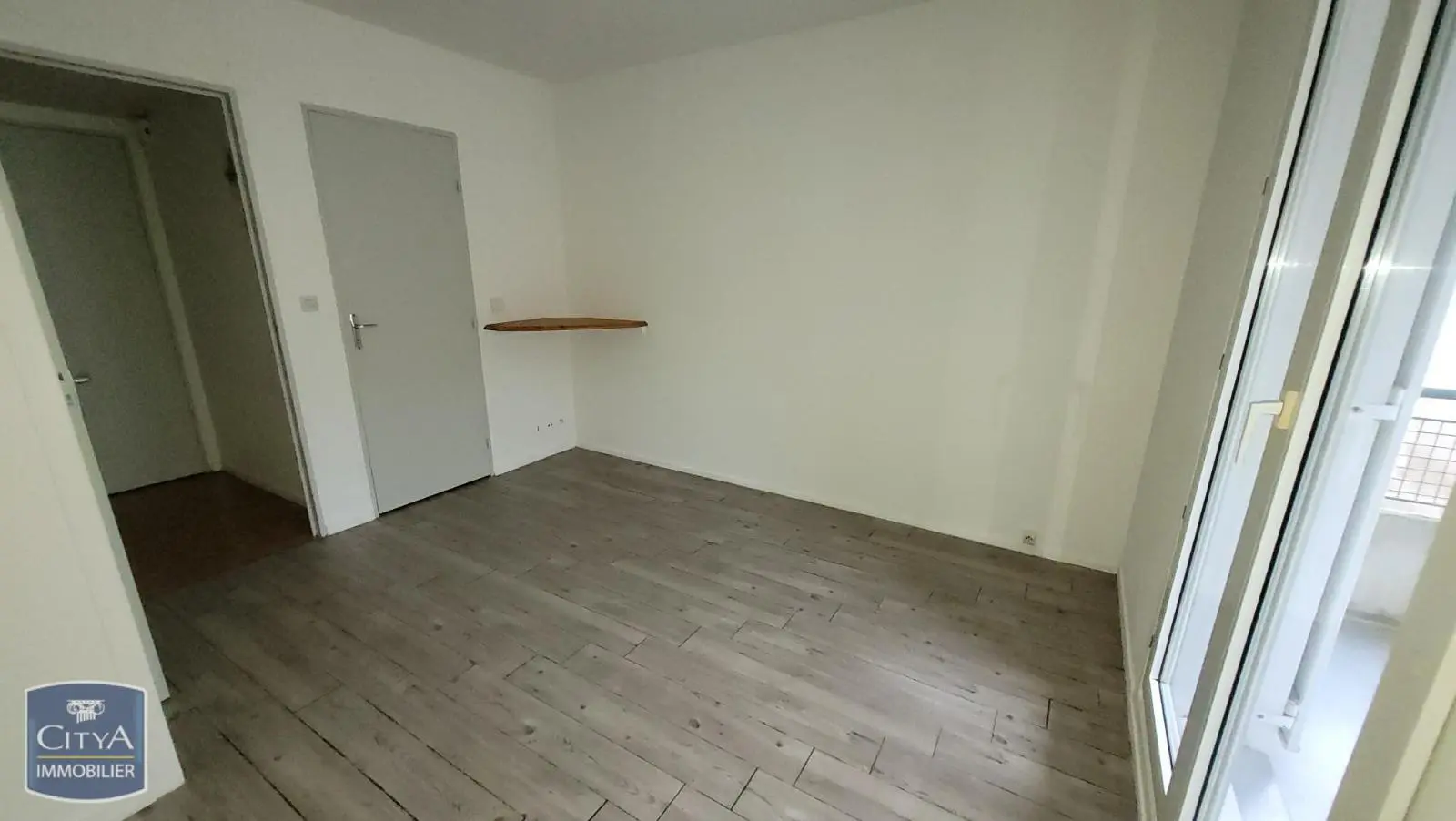 Photo 2 Appartement 1 pièce 16.79m²