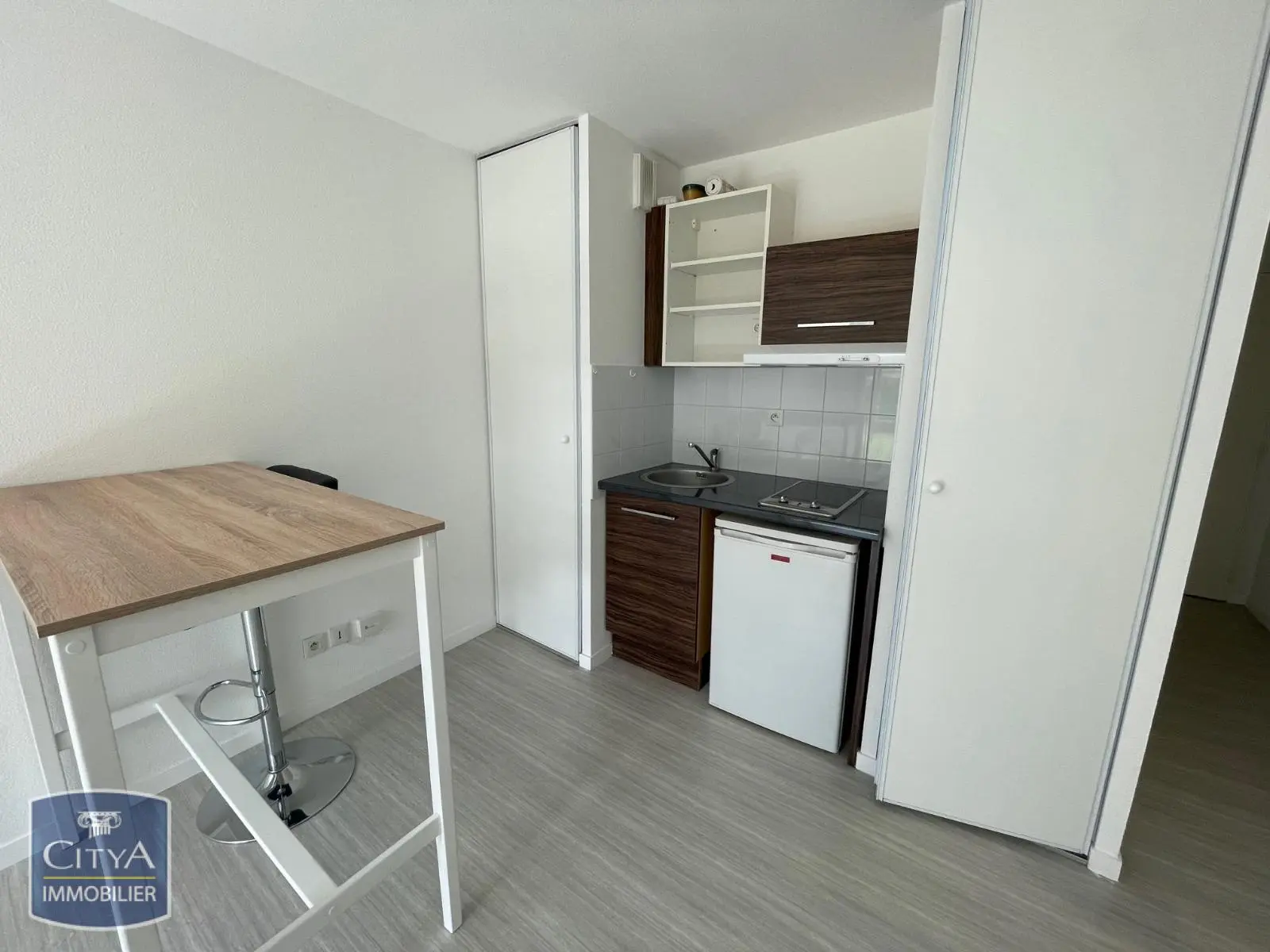 Photo 2 Appartement 1 pièce 25.56m²